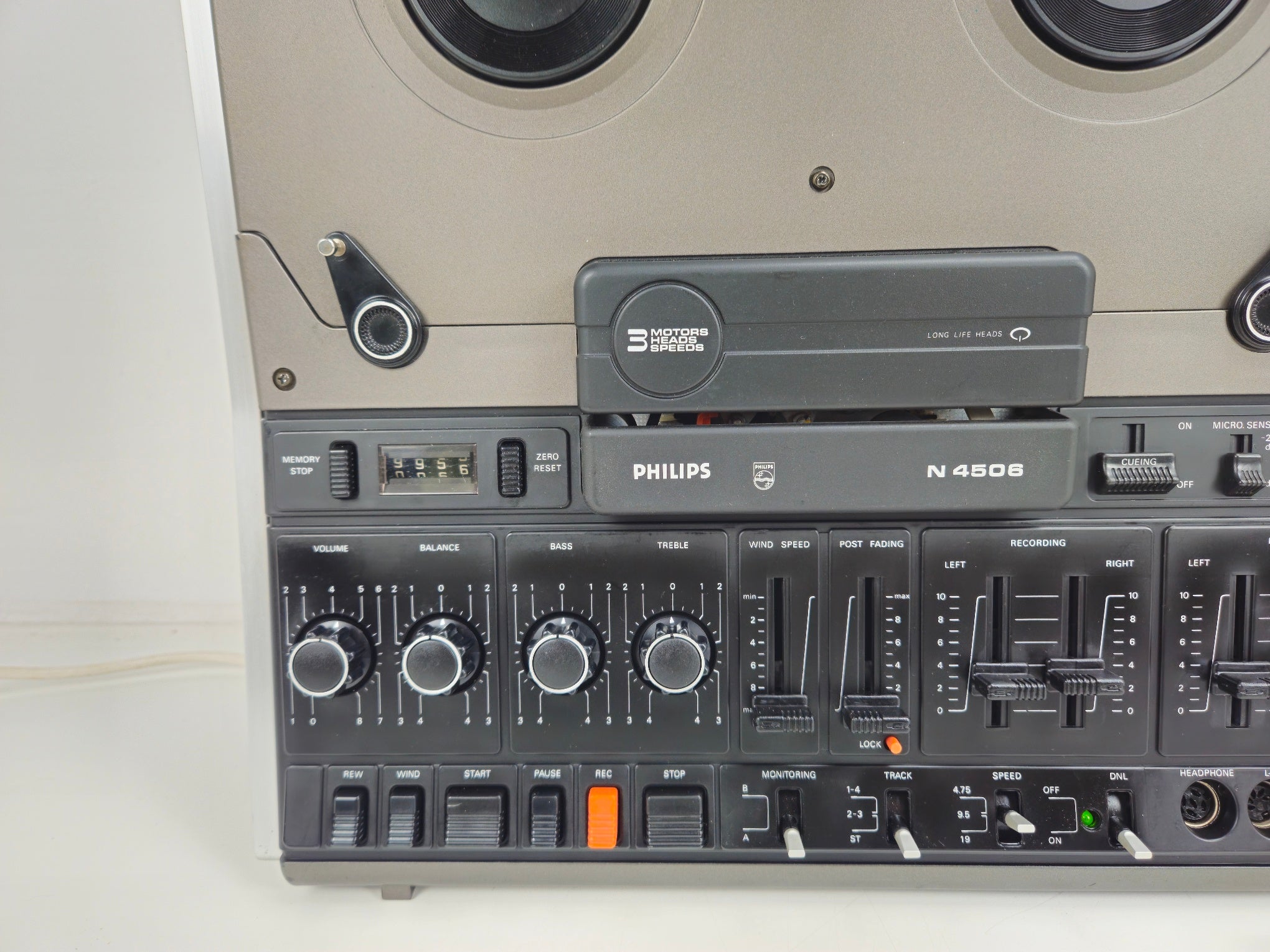Philips - N4506 - Stereo Tape Recorder - With dust cover - New Belts