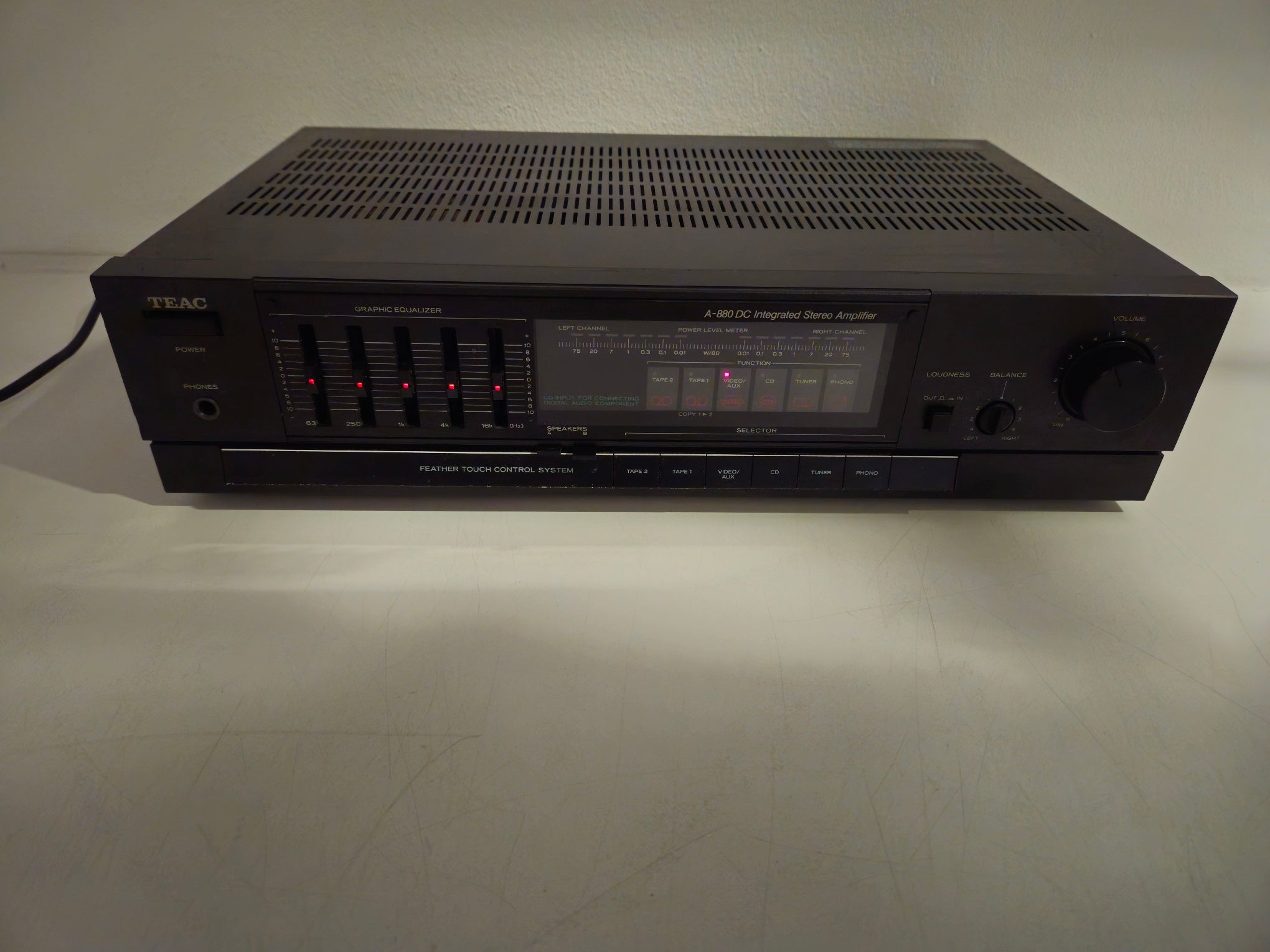 Teac - A-880 DC - Intergrated Stereo Amplifier