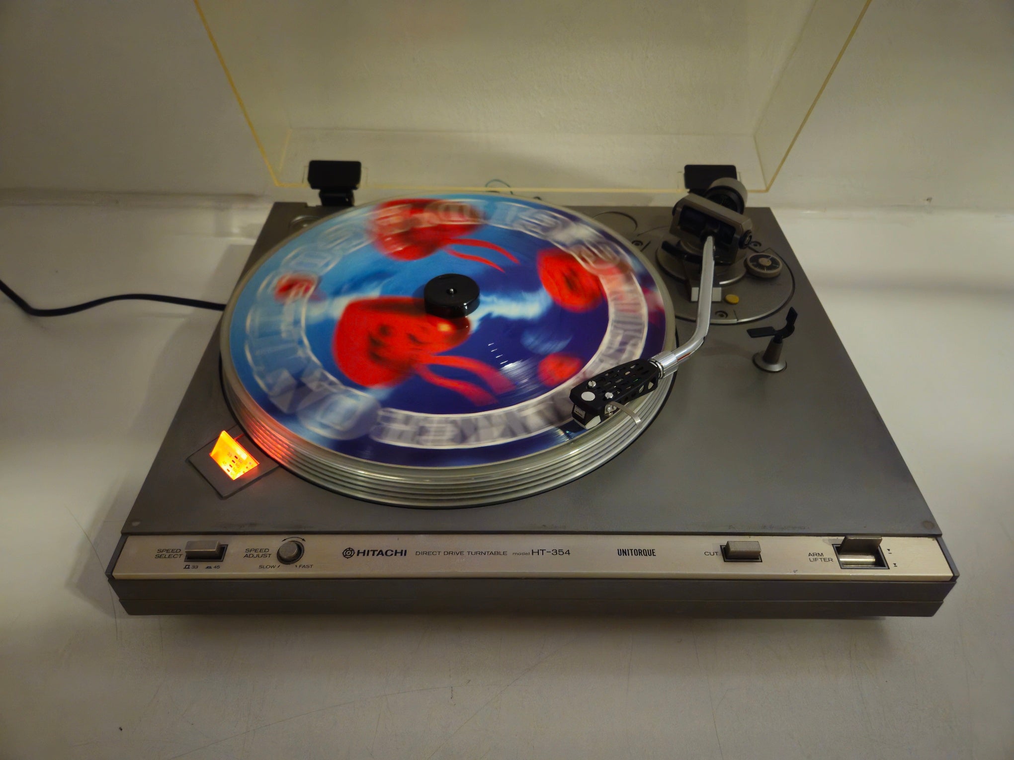 Hitachi - HT-354 - 2-Speed Direct-Drive Turntable