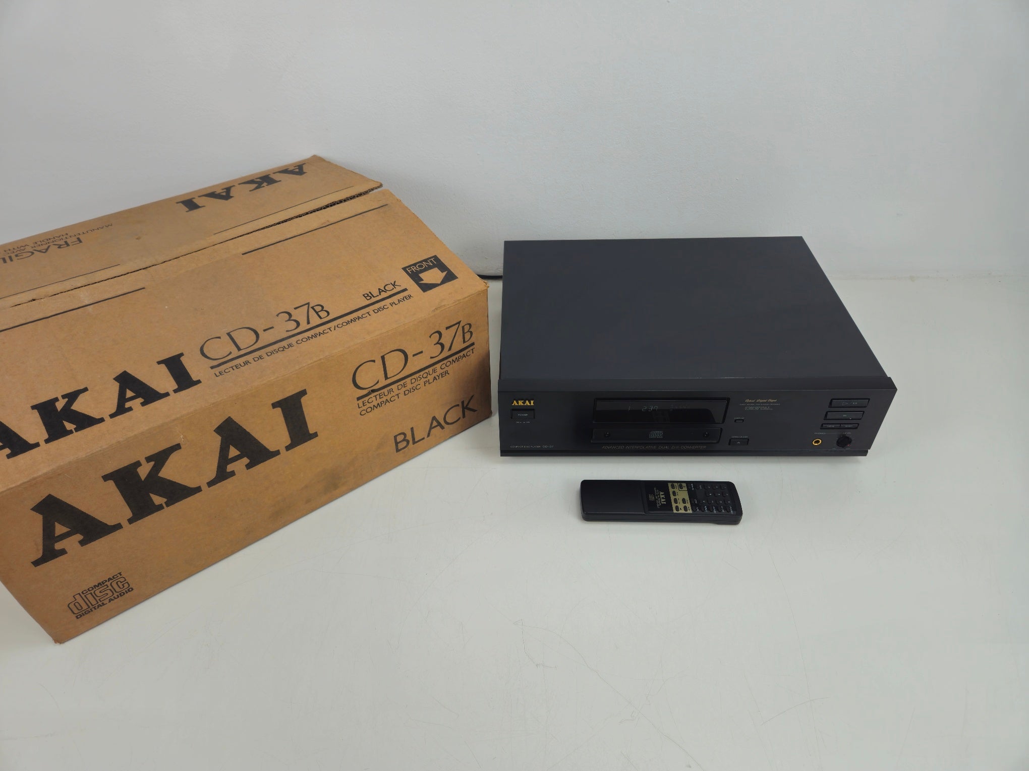 Akai - CD-37B - Compact Disc Player - With Remote