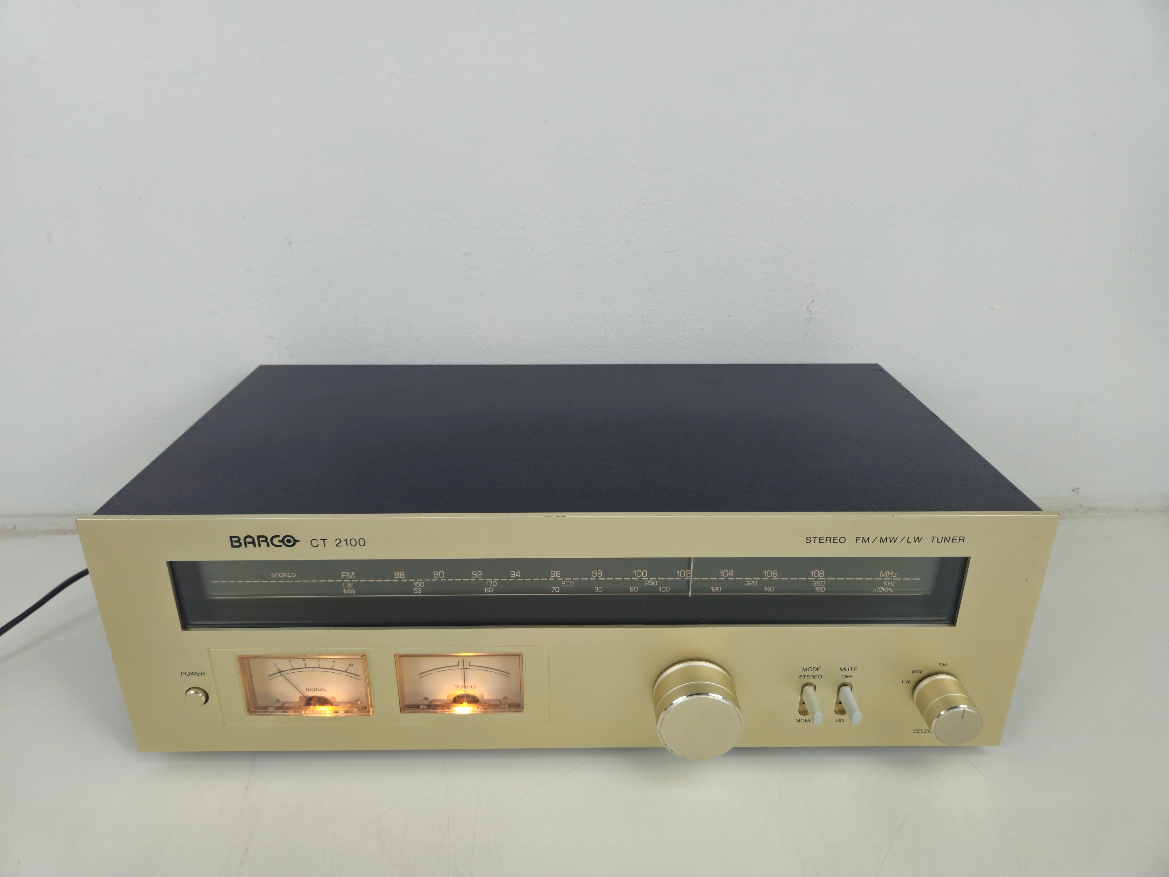 Barco - CT2100 - Stereo FM/MW/LW Tuner