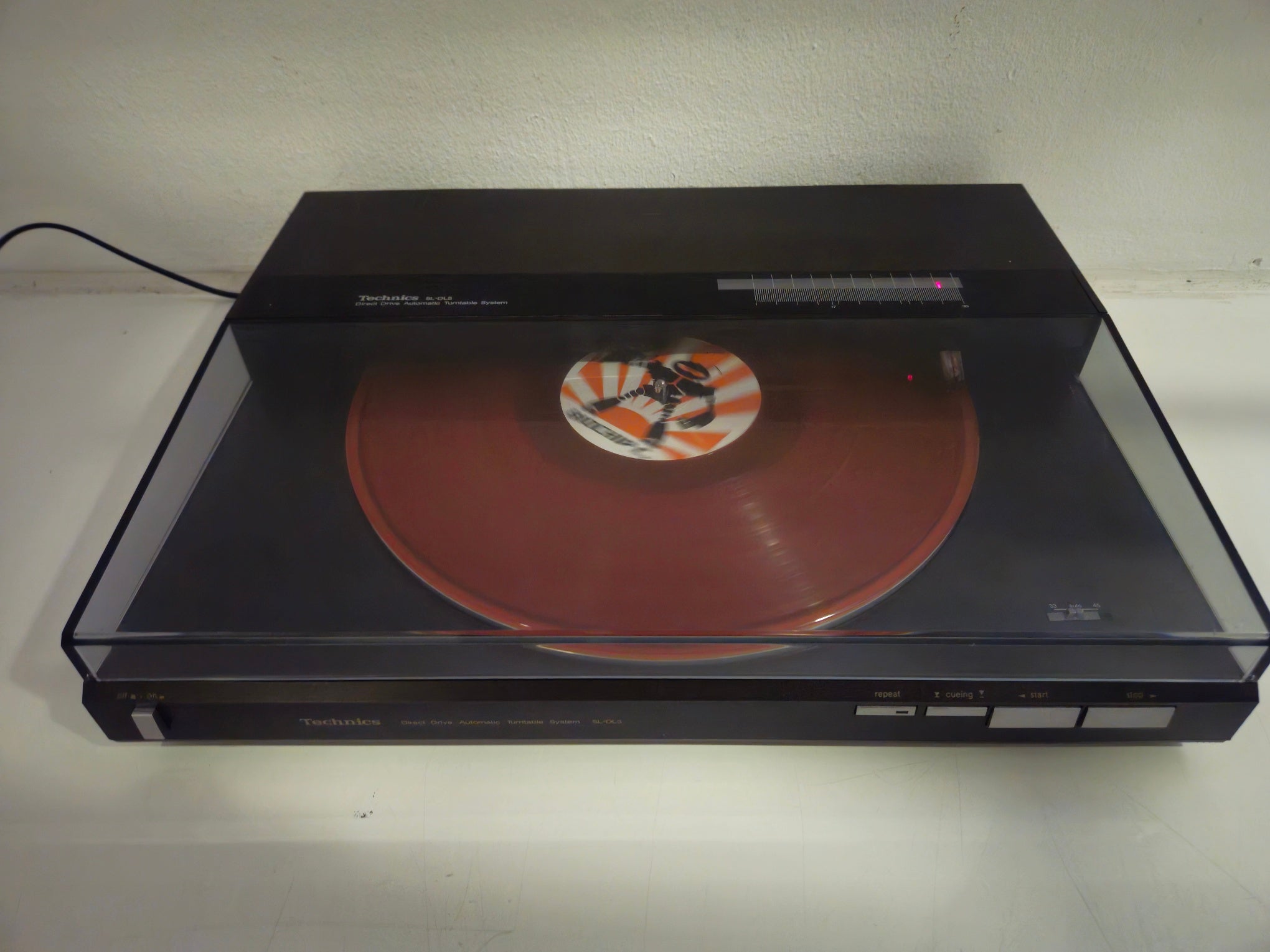 Technics - SL-DL5 -  Direct-Drive Fully-Automatic Linear Tracking Turntable