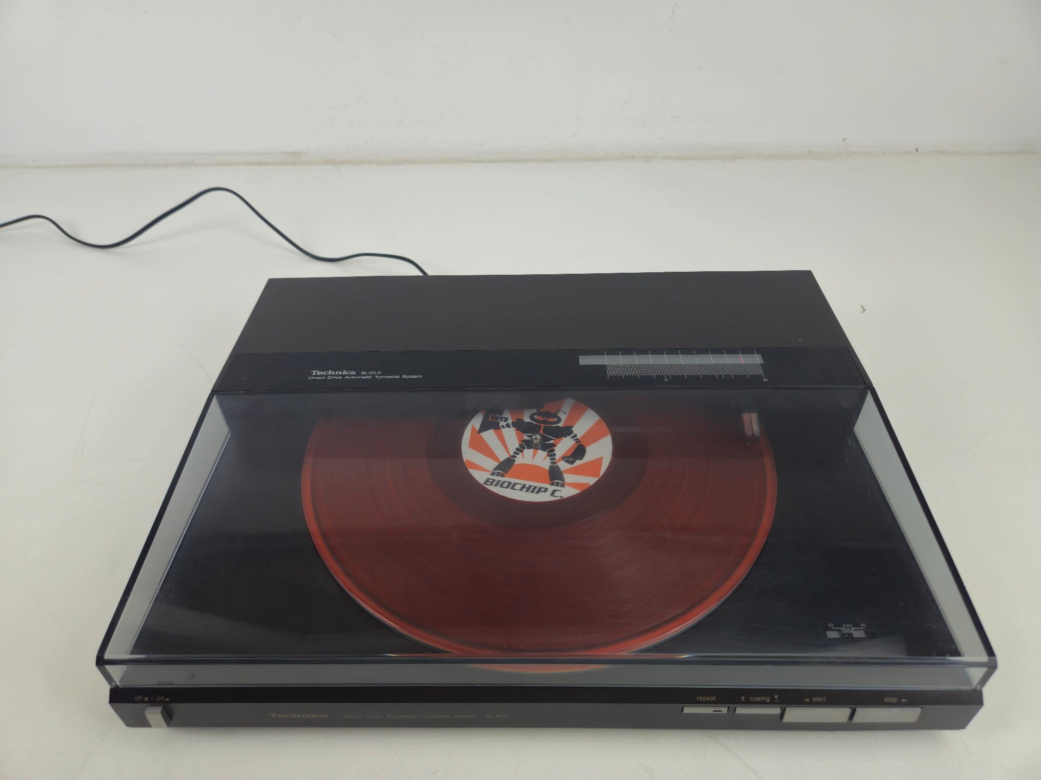 Technics - SL-DL5 -  Direct-Drive Fully-Automatic Linear Tracking Turntable