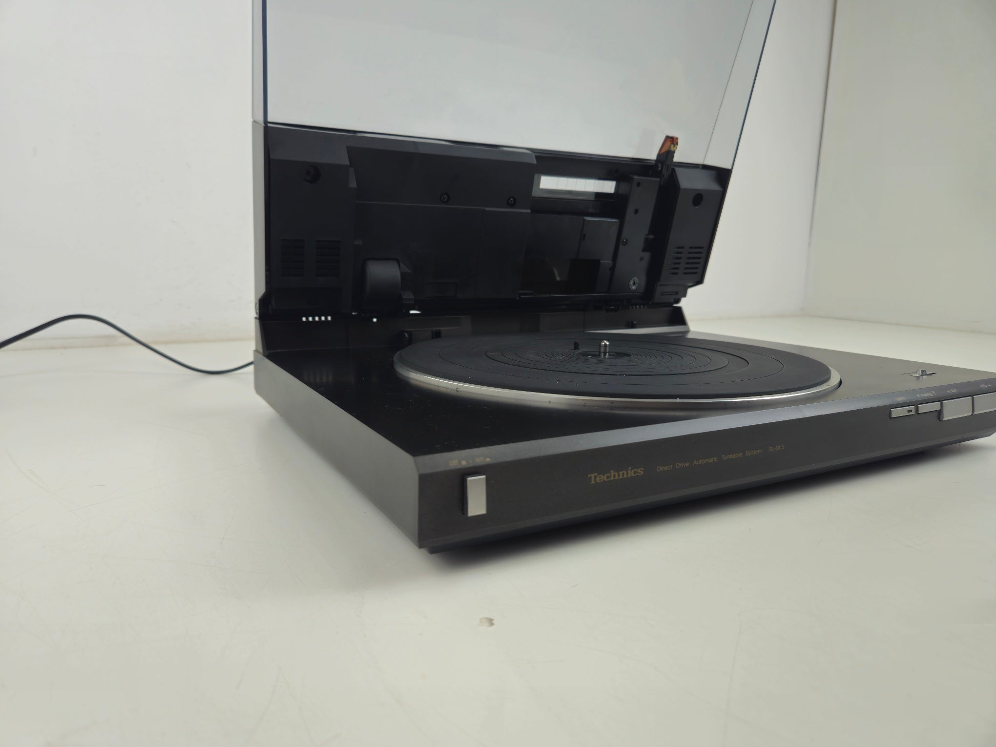 Technics - SL-DL5 -  Direct-Drive Fully-Automatic Linear Tracking Turntable
