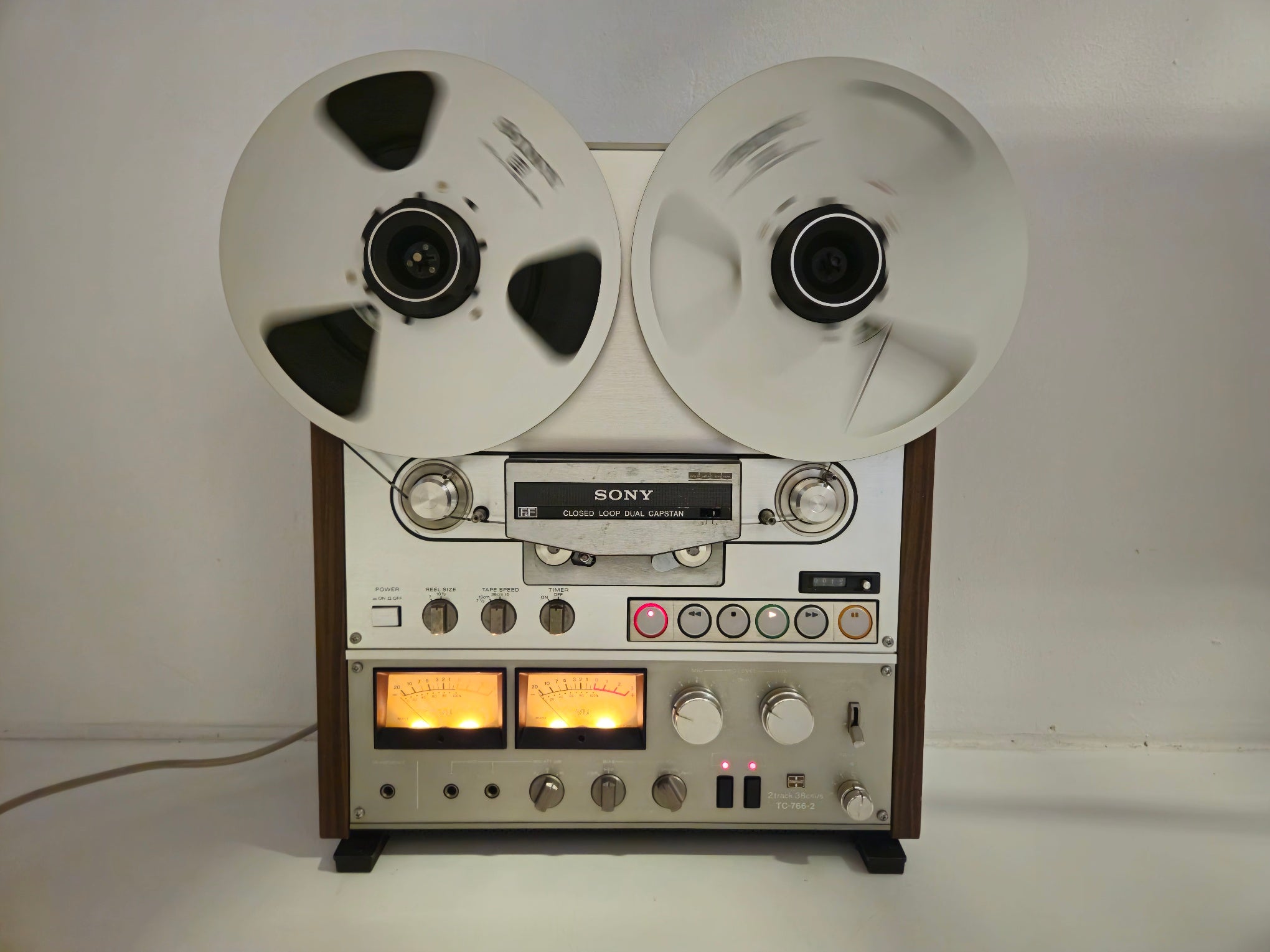 Sony - TC-766-2 - 19/38 cms  - Stereo Tape Deck - 2 Track HS - Serviced/Recapped