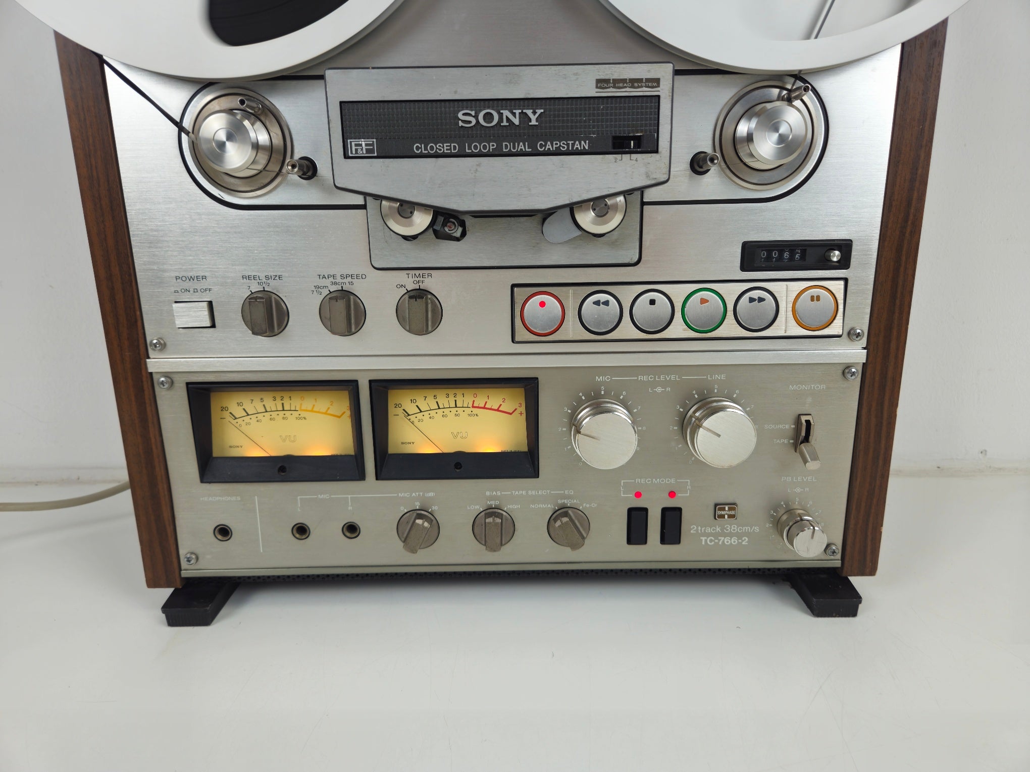 Sony - TC-766-2 - 19/38 cms  - Stereo Tape Deck - 2 Track HS - Serviced/Recapped