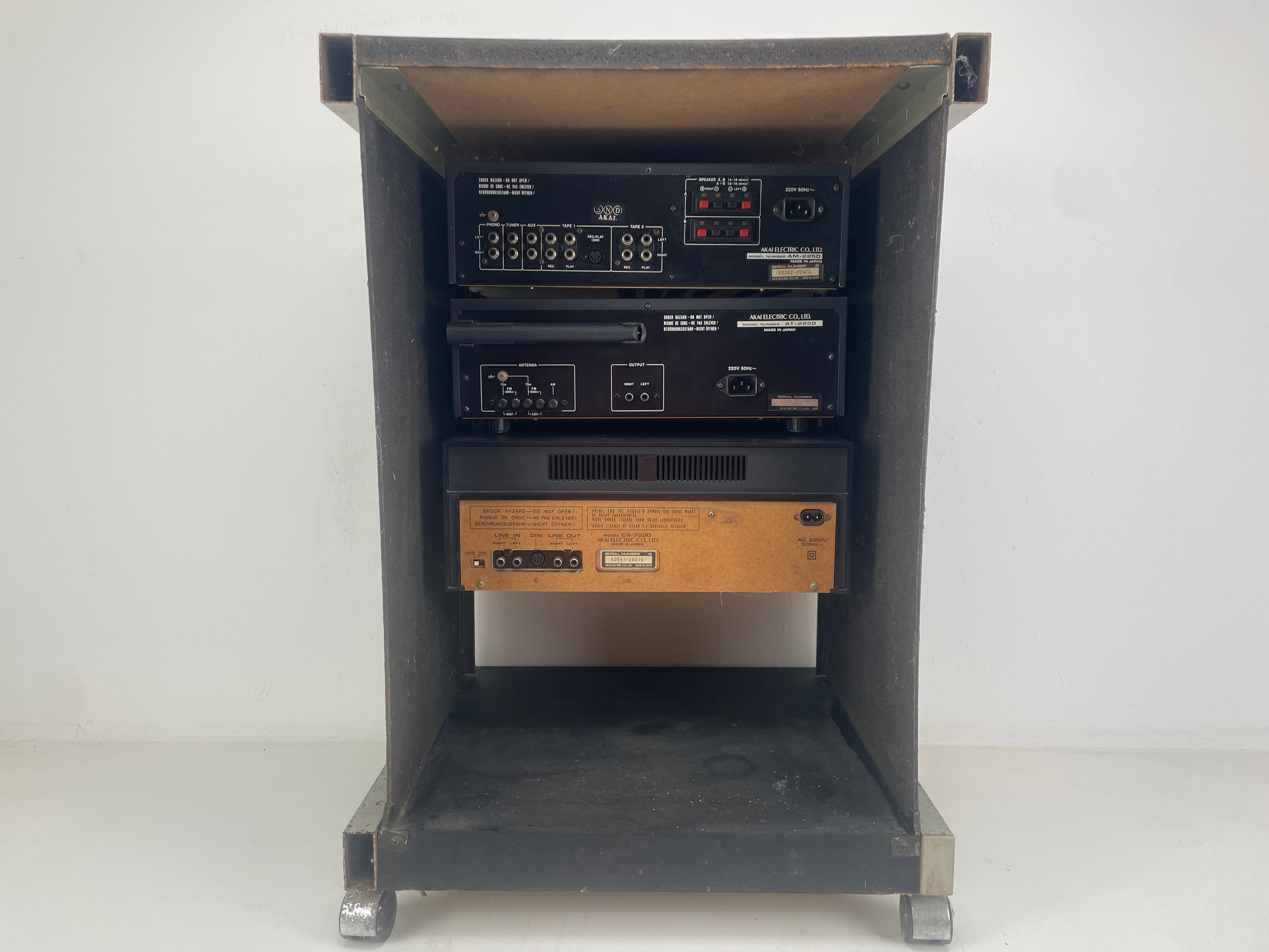 AKAI - AM-2250 / AT-2250 / CS-703D in origineel AKAI-rack
