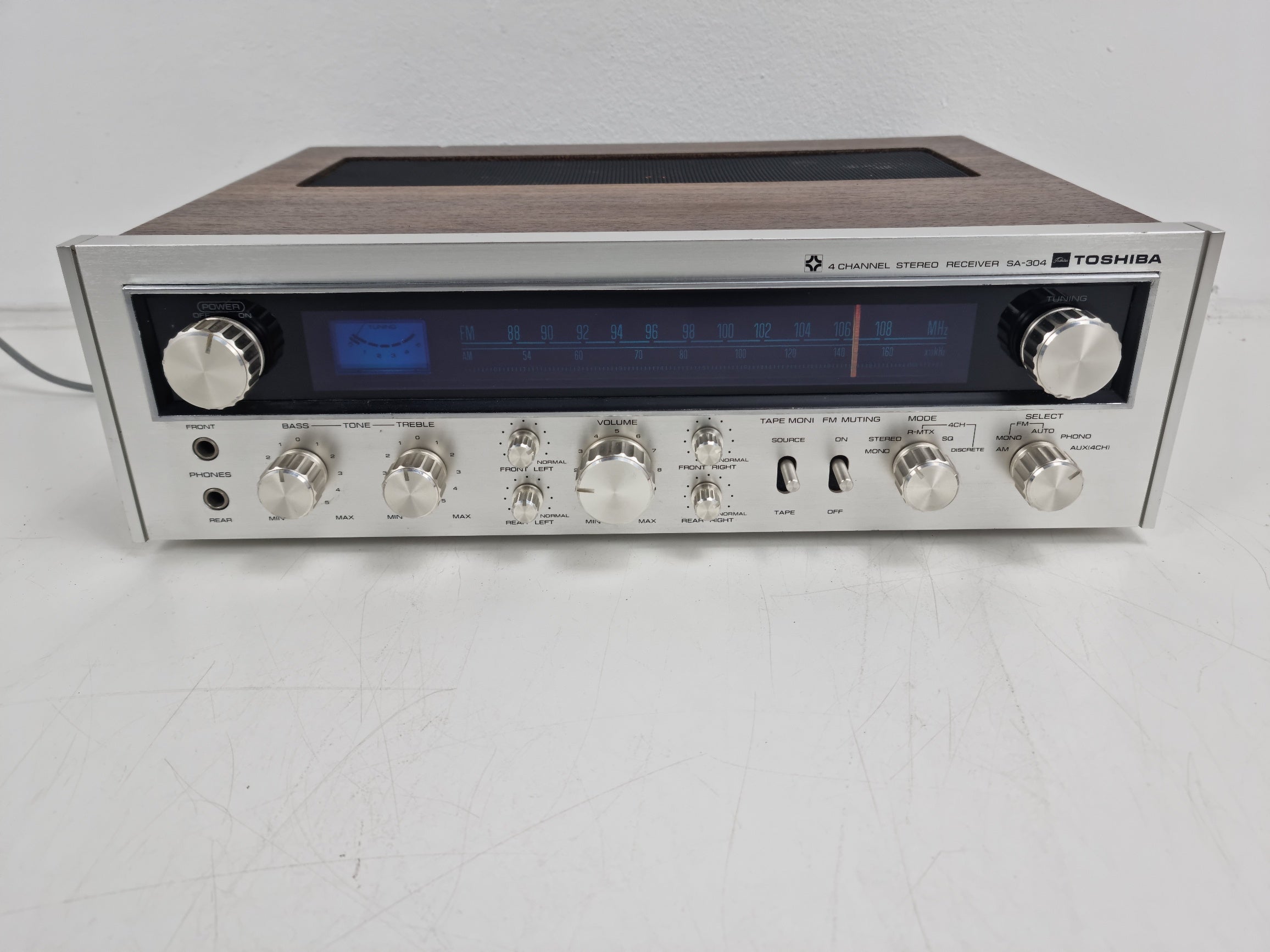 Toshiba SA-304 - Vierkanaals AM/FM-ontvanger - Gereinigd en gesmeerd