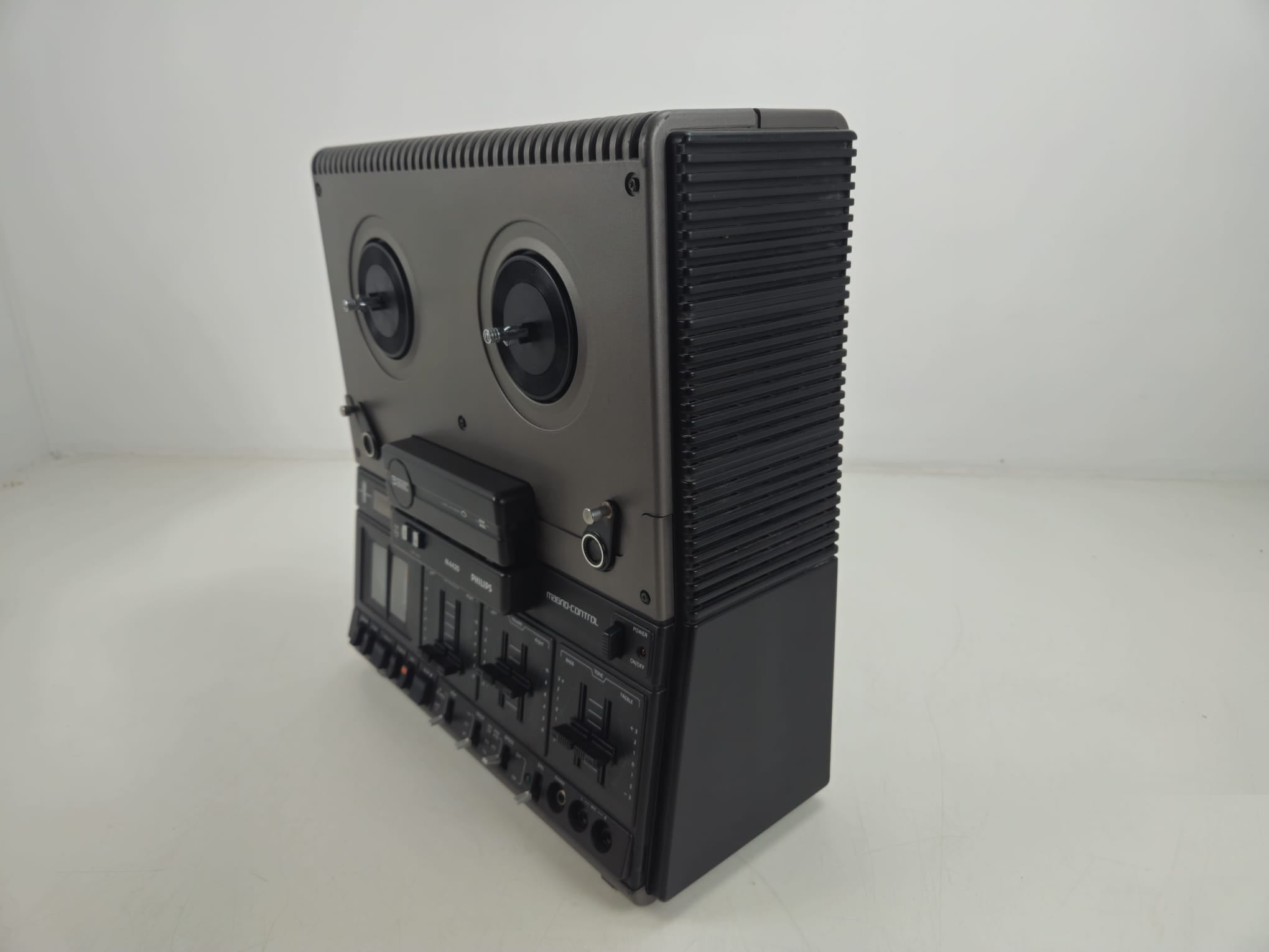 Philips - N4420 - Stereo reel to reel - Dust cover - New belts  - Build in speaker