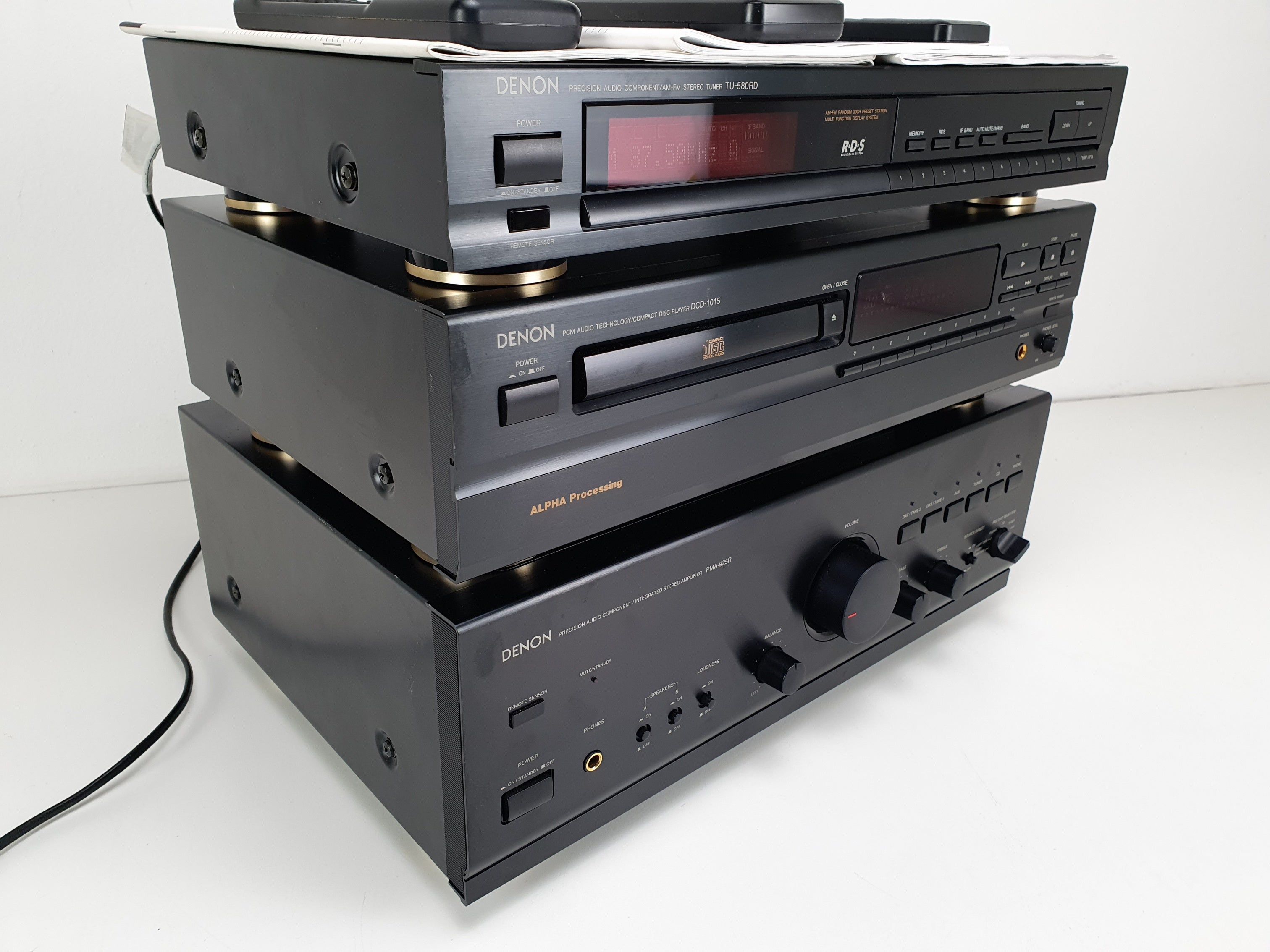 Denon PMA-95R (gereviseerd) versterker - DCD-1015 cd-speler - TU-580RD tuner - Inclusief afstandsbedieningen en handleidingen