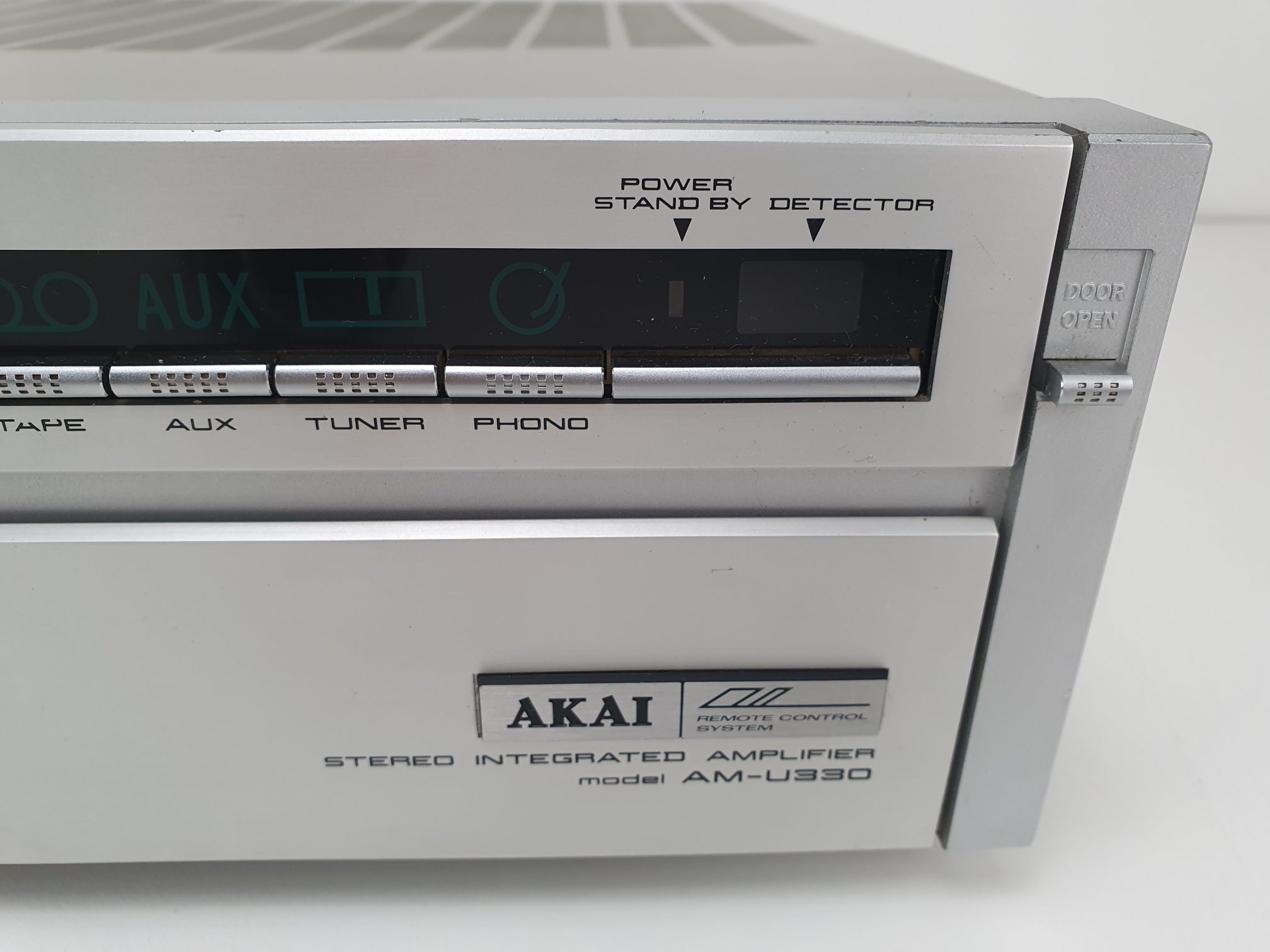 Akai AM-U330 geïntegreerde versterker - 55W 8 ohm - Onderhoud uitgevoerd