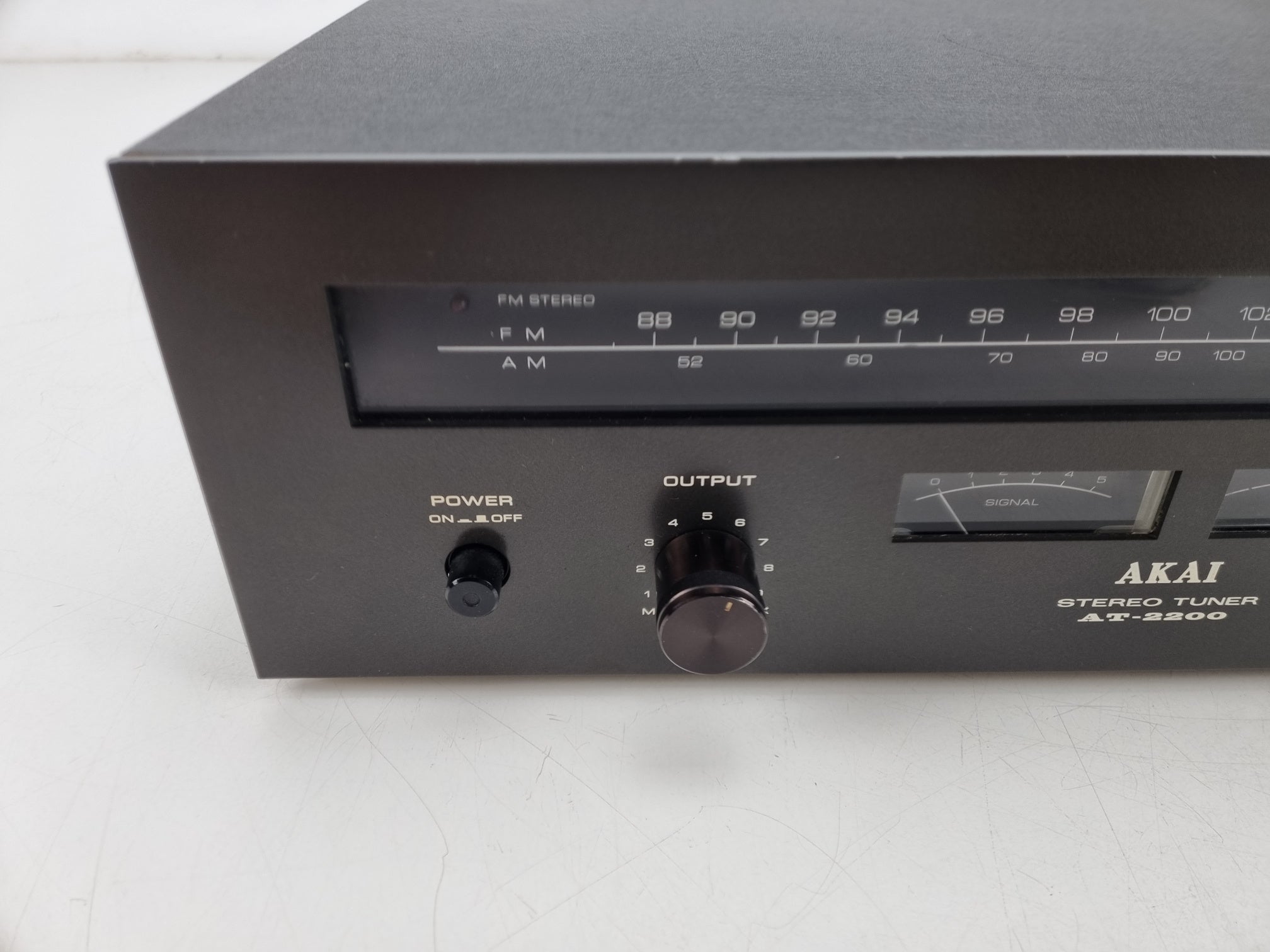 Akai AT-2200 - Vintage tuner met nieuwe verlichting - Zwart