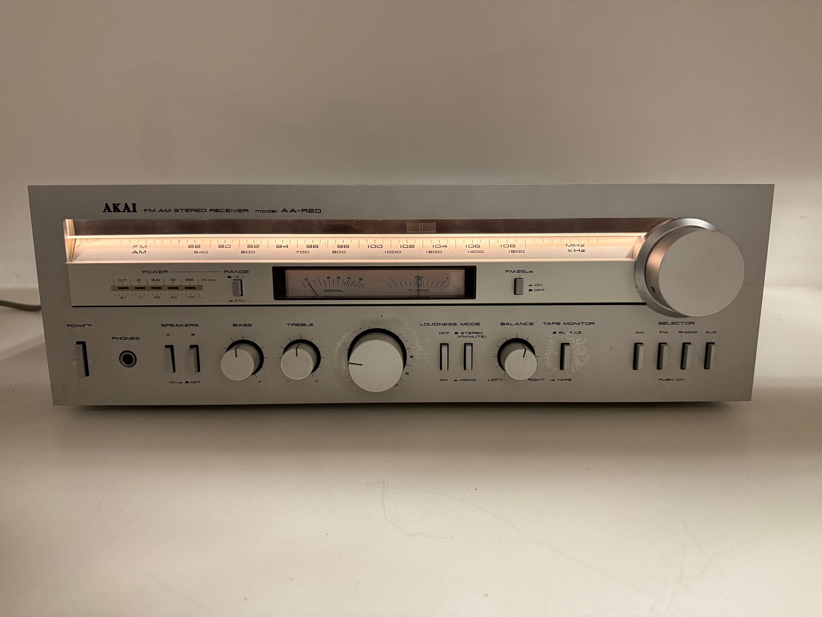 Akai AA-R20 stereo-ontvanger - Nieuwe lampen