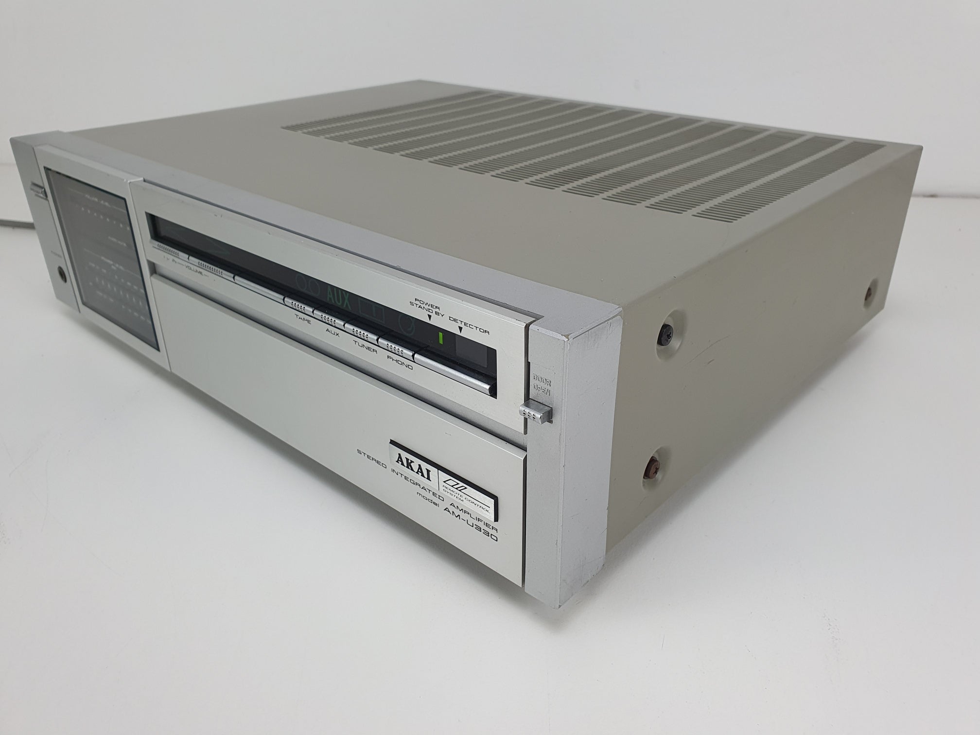 Akai AM-U330 geïntegreerde versterker - 55W 8 ohm - Onderhoud uitgevoerd