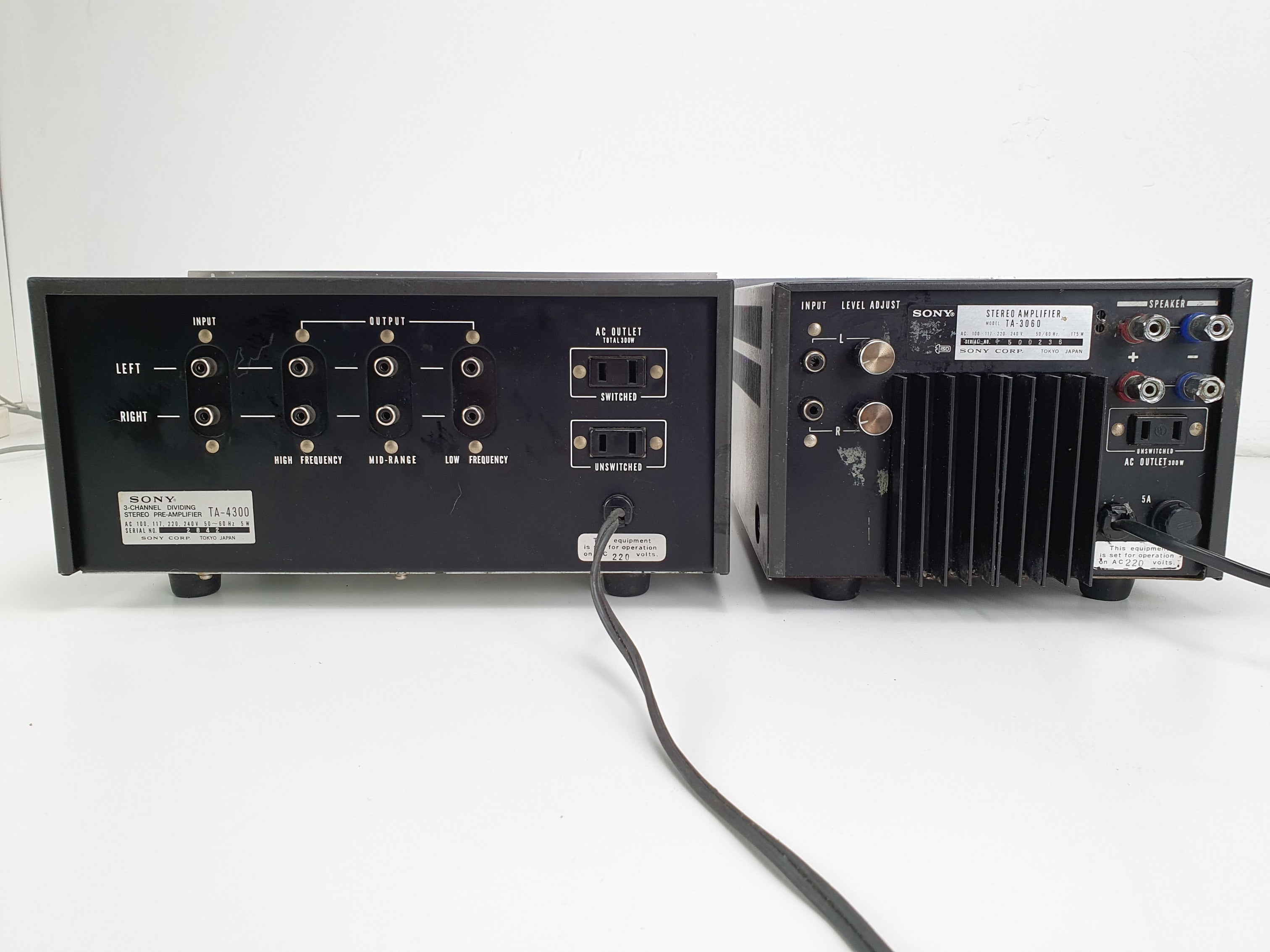 Sony 3060 versterker (volledig nagekeken) - 4300 voorversterker - Mooie set