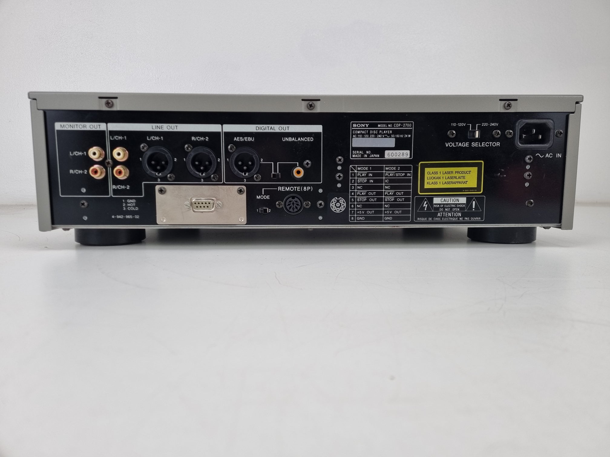 Sony CDP-2700 - Pro compact disc-speler - XLR-uitgang - In zeer goede staat