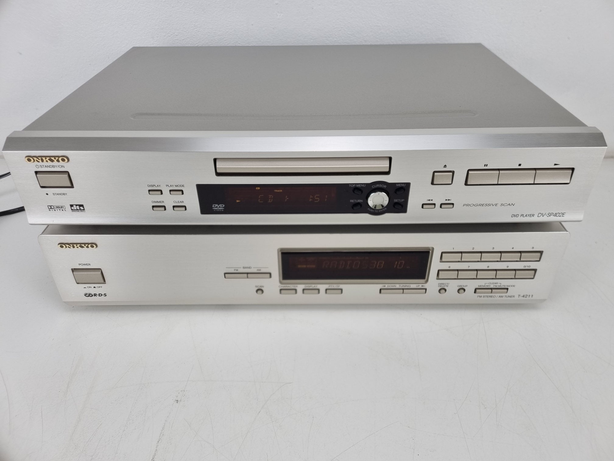 Onkyo DV-SP402E DVD PLAYER - T-4211 FM Stereo / AM Tuner