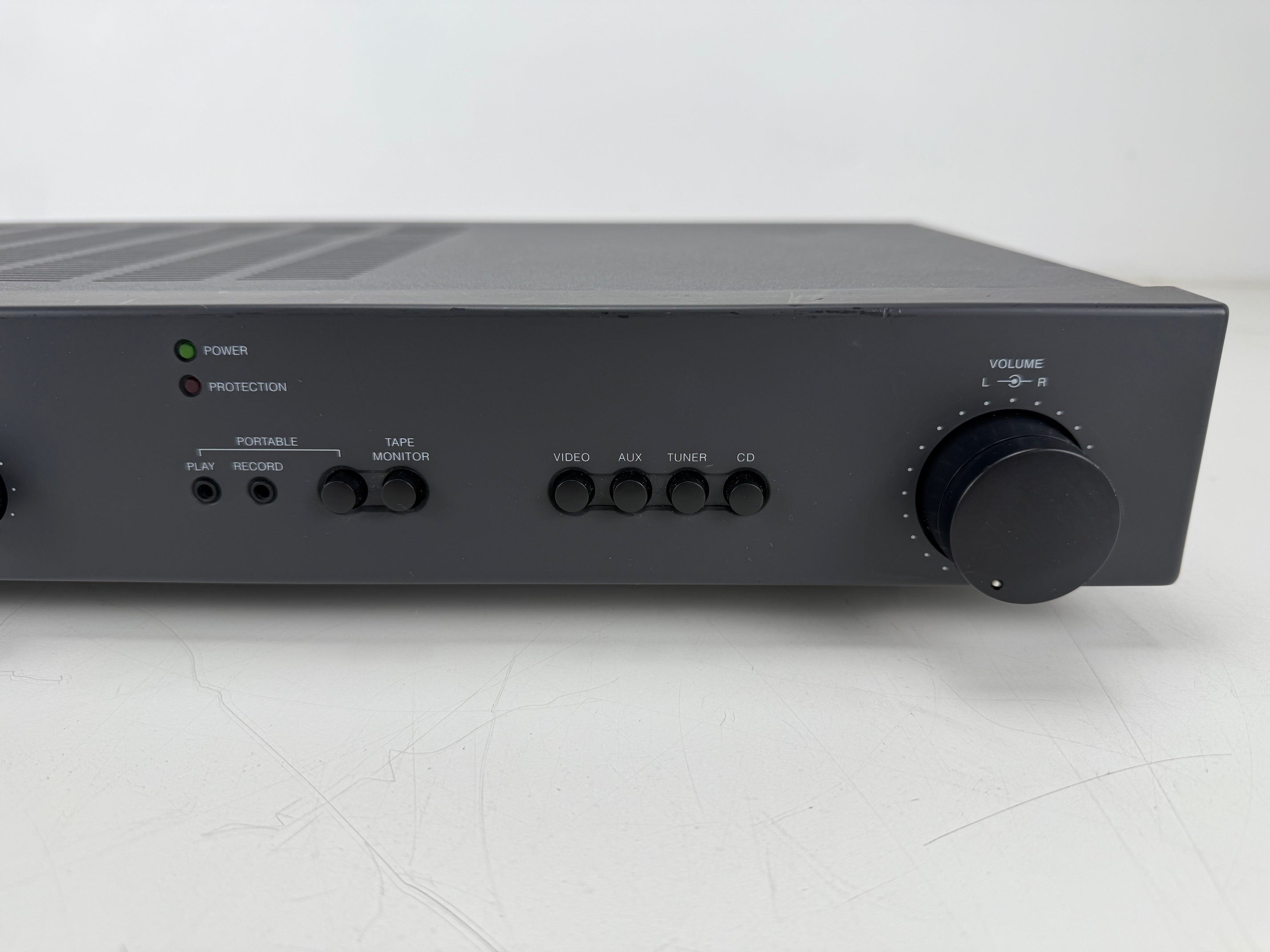 NAD 310 stereo geïntegreerde versterker