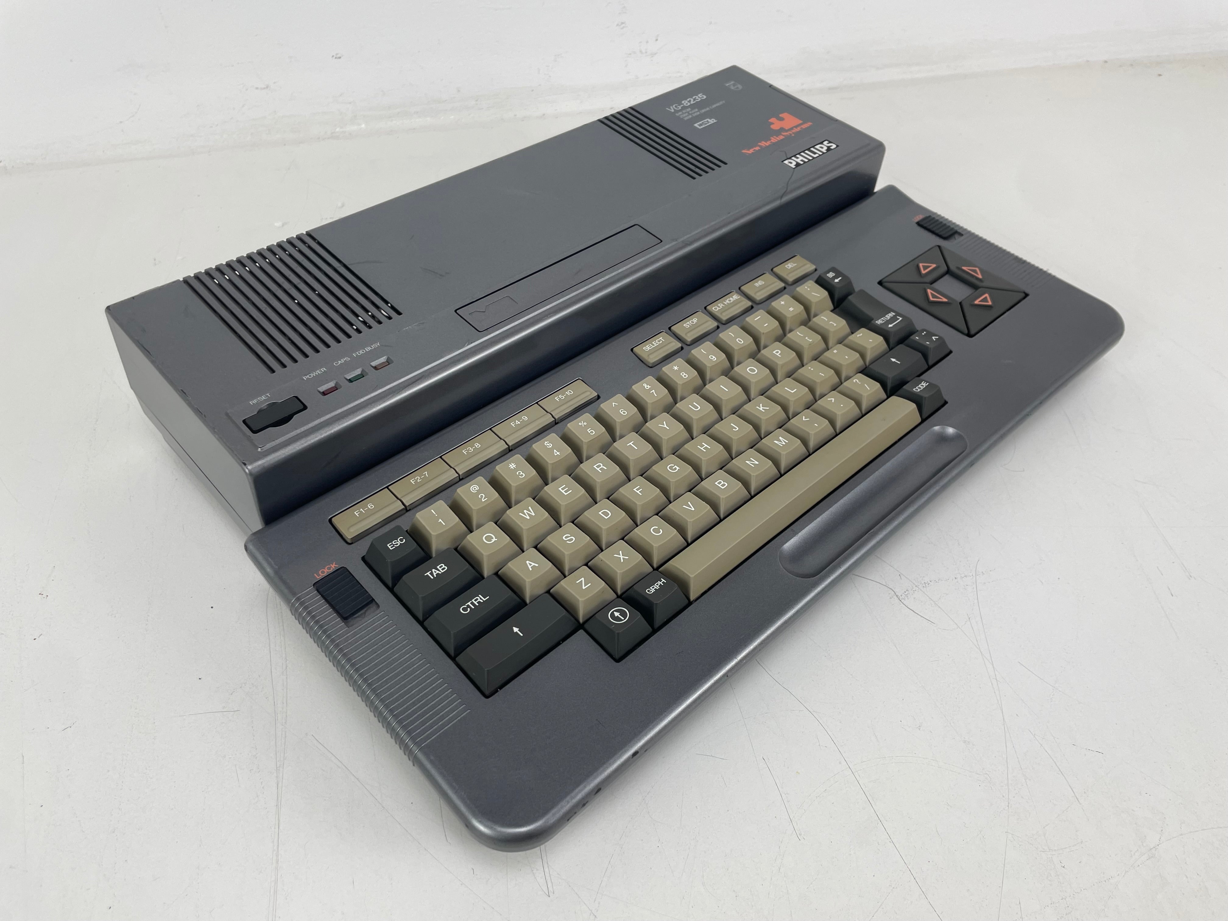 Philips - VG-8235 - MSX2 - QWERTY - Retro Computer - As Is