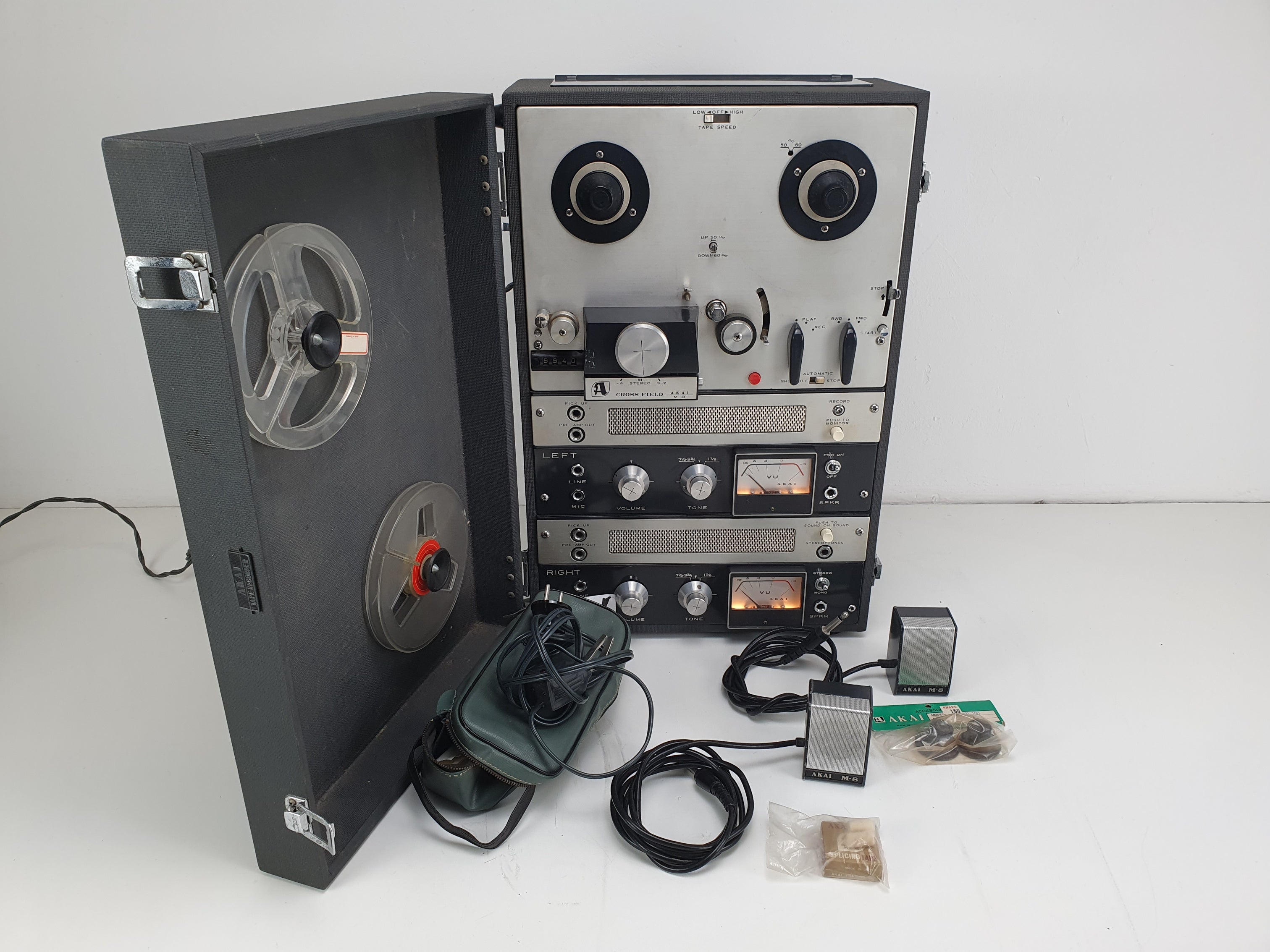 Akai M8 Stereo buizenbandrecorder - met microfoons, aandrukrol en demagnetiseerder