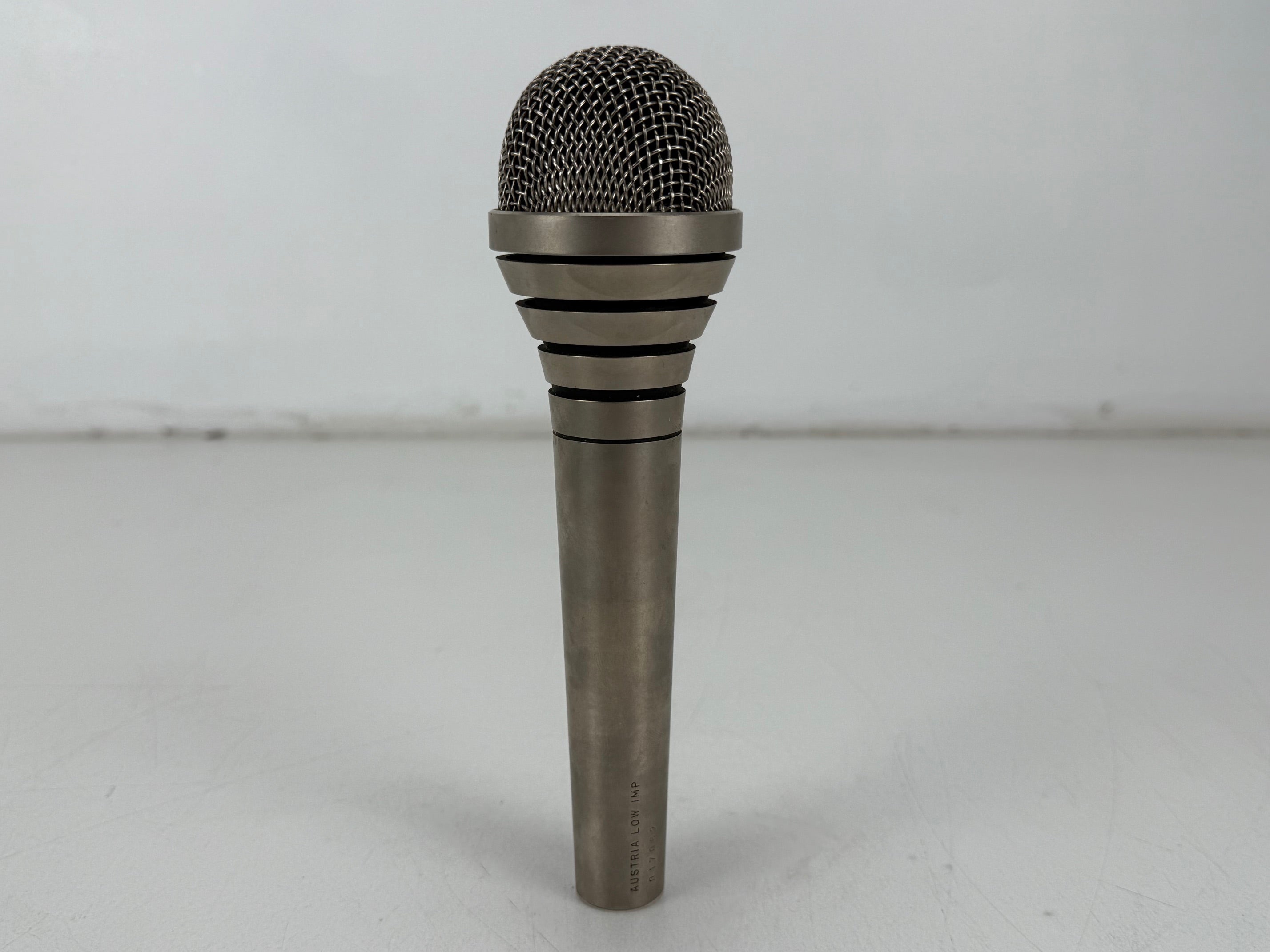AKG D330BT dynamische hypercardioïde microfoon met etui