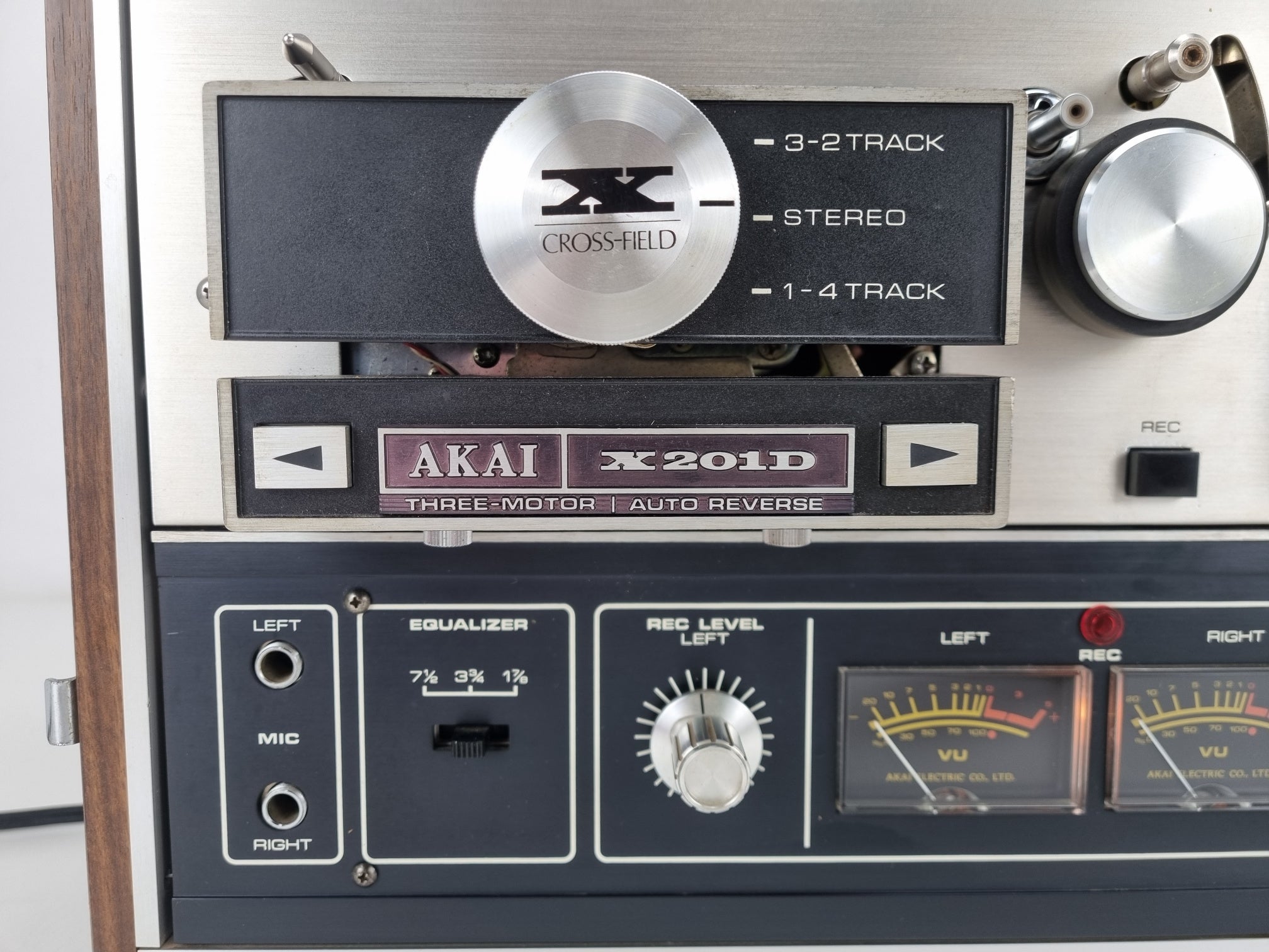 Akai X-201D - 1/4'' reel tot reel recorder -  4 track 2 channel - With lid