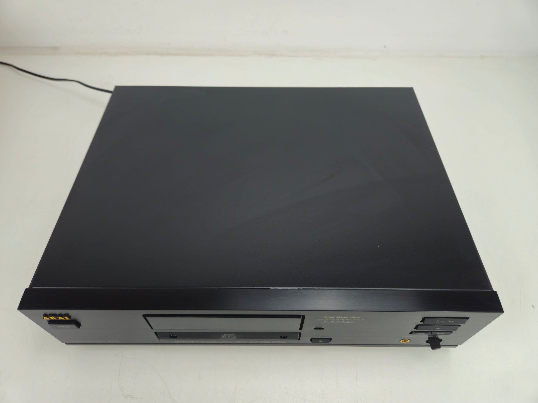 Akai - CD-37B - Compact Disc Player - With Remote