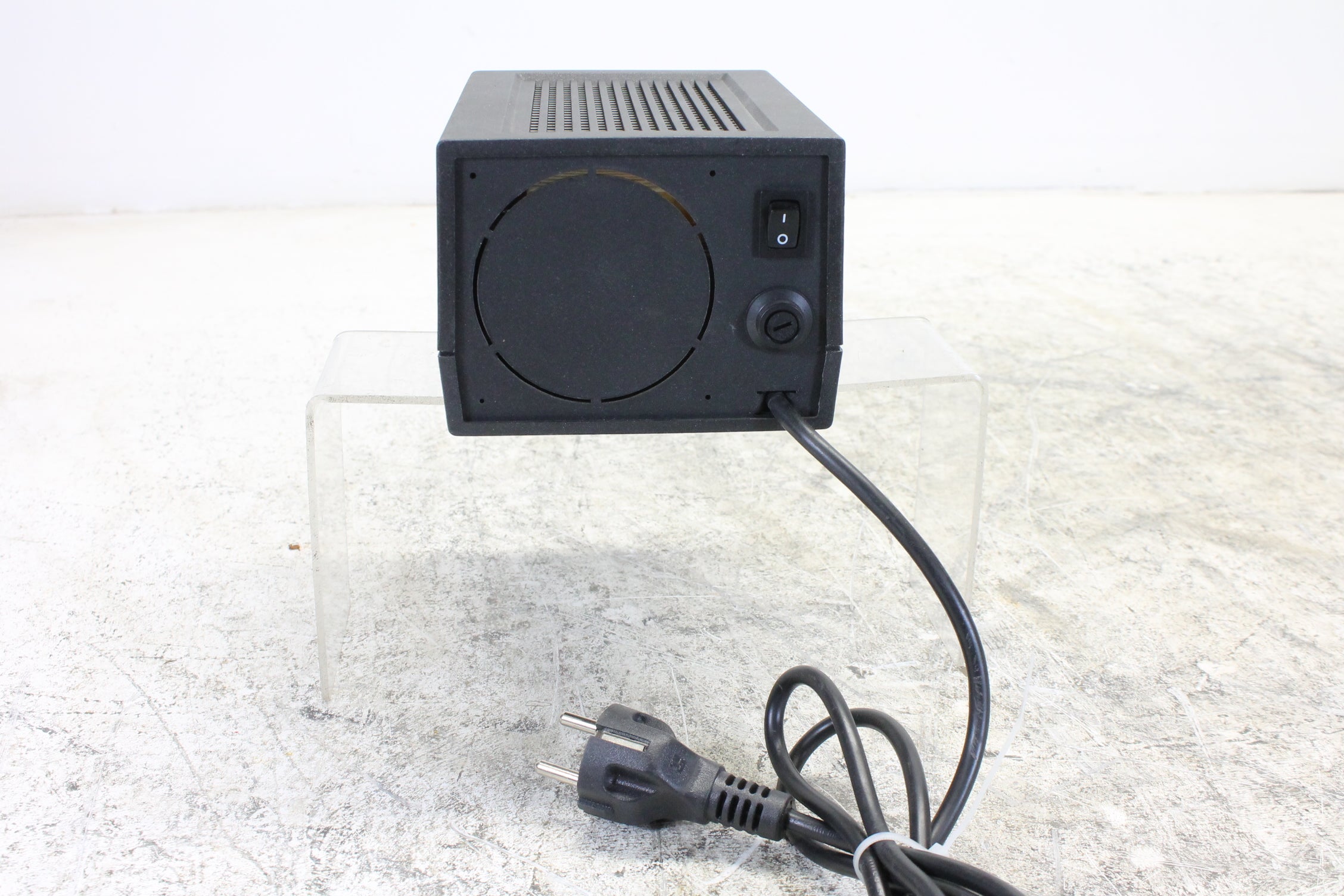 Kert KAT5 Power supply 230 VAC to 12v/13.8v