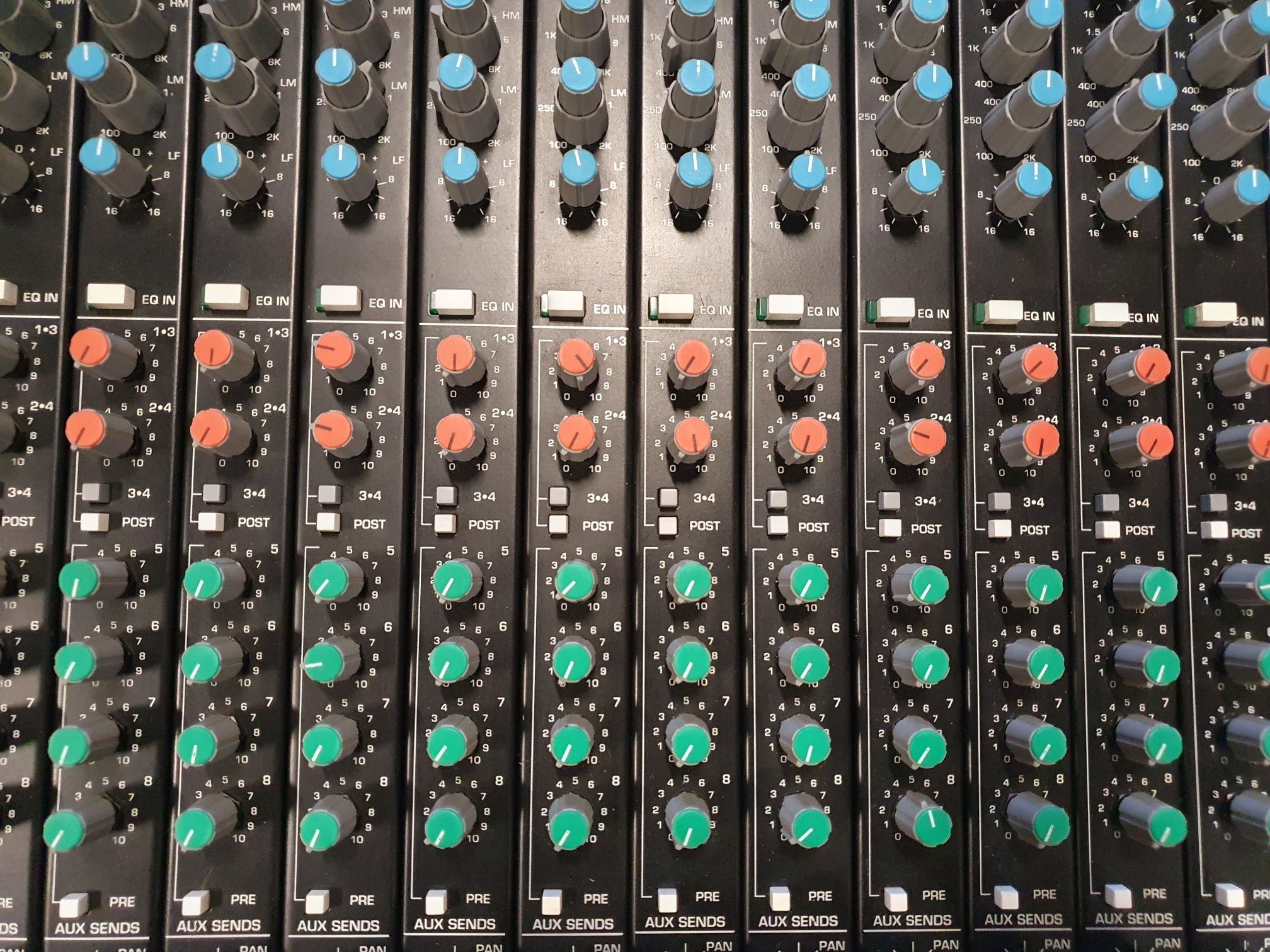 Crest Audio live/studio console - 32-8-2 - Incl PSU and flightcase - Sold as is