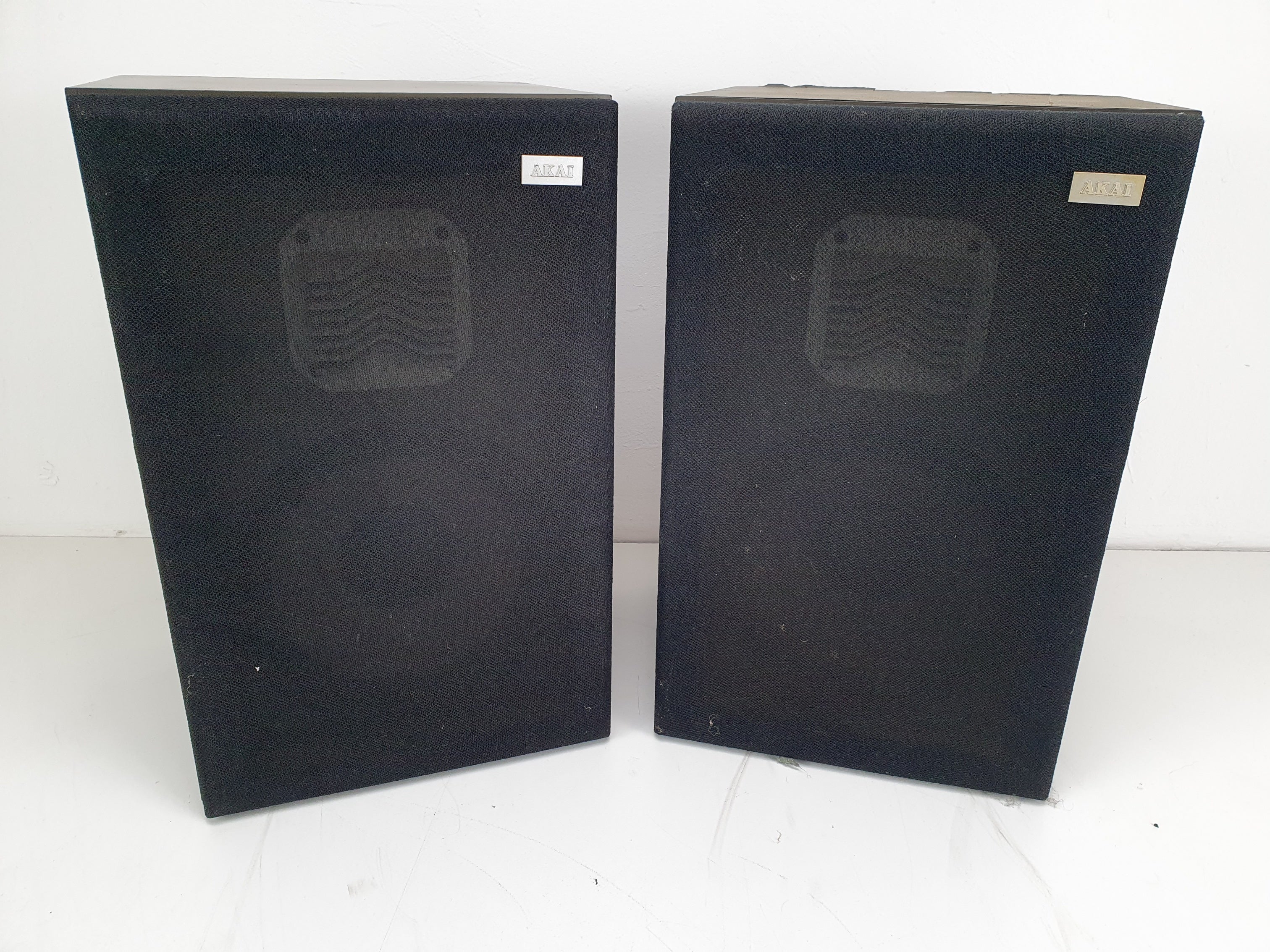 Akai SR-1100 Vintage boekenplankspeakers - Eén werkt niet volledig