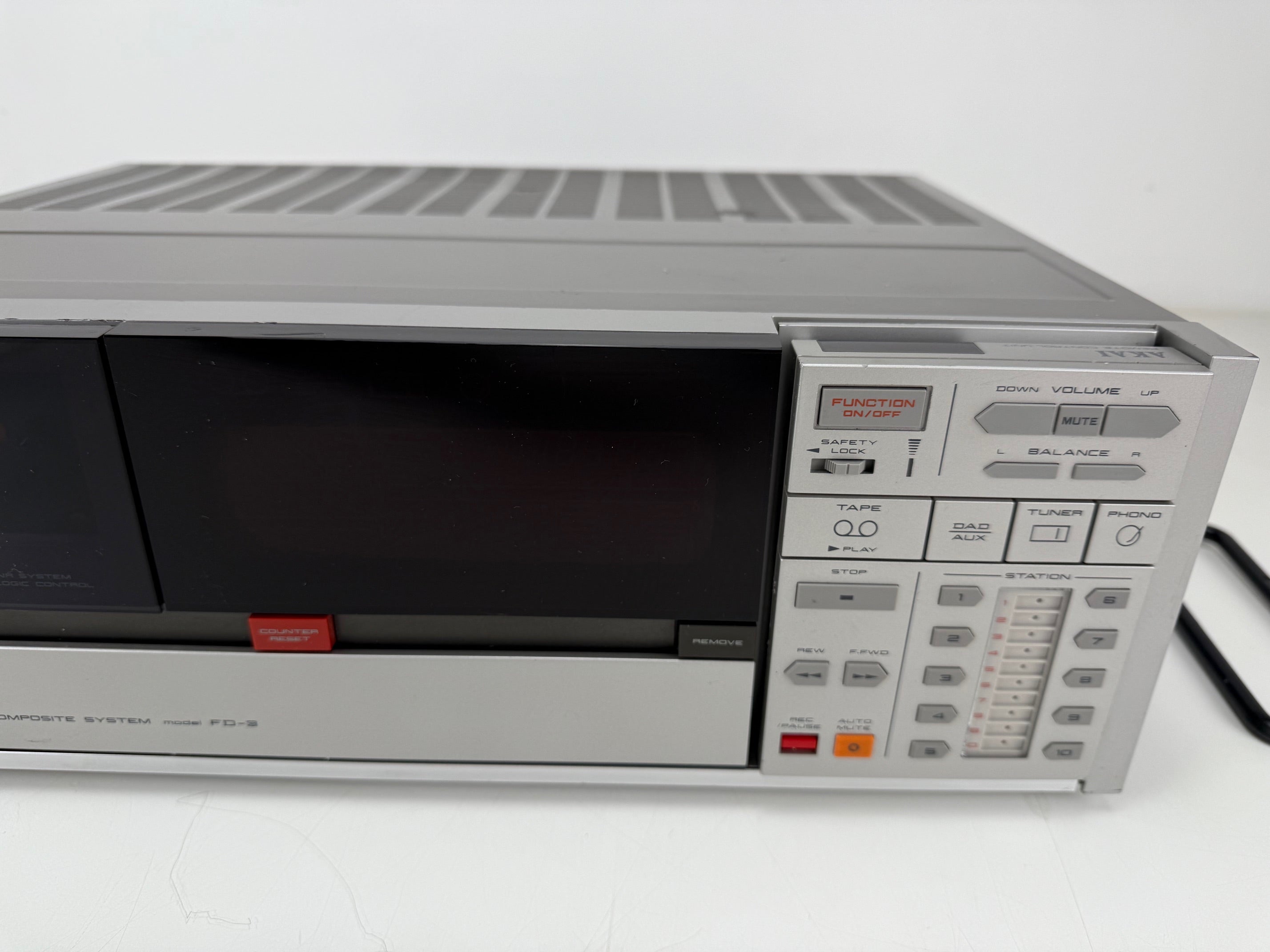 Akai Model FD-3 Hifi composietsysteem - Versterker/tuner/cassette-combinatie