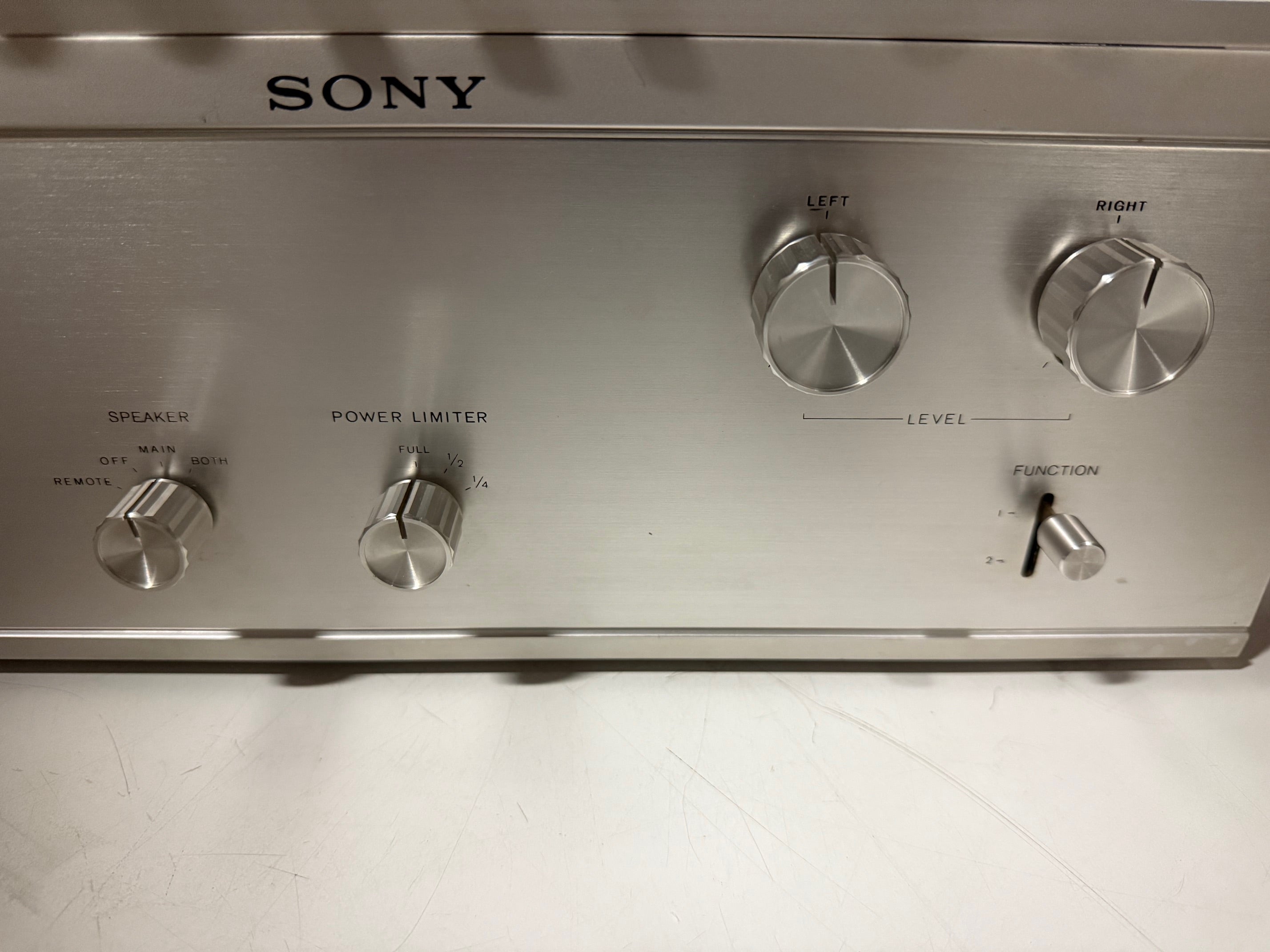 Sony ST - 5130 Tuner / TA - 2000F Pre Amplifier / TA - 3200F Stereo Amplifier set