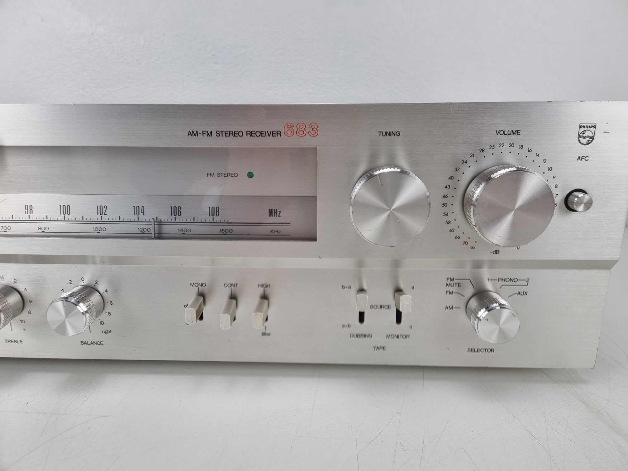Philips AH-683- AM-FM STEREO RECEIVER- PotsCleaned - Replaced one switch - New lights