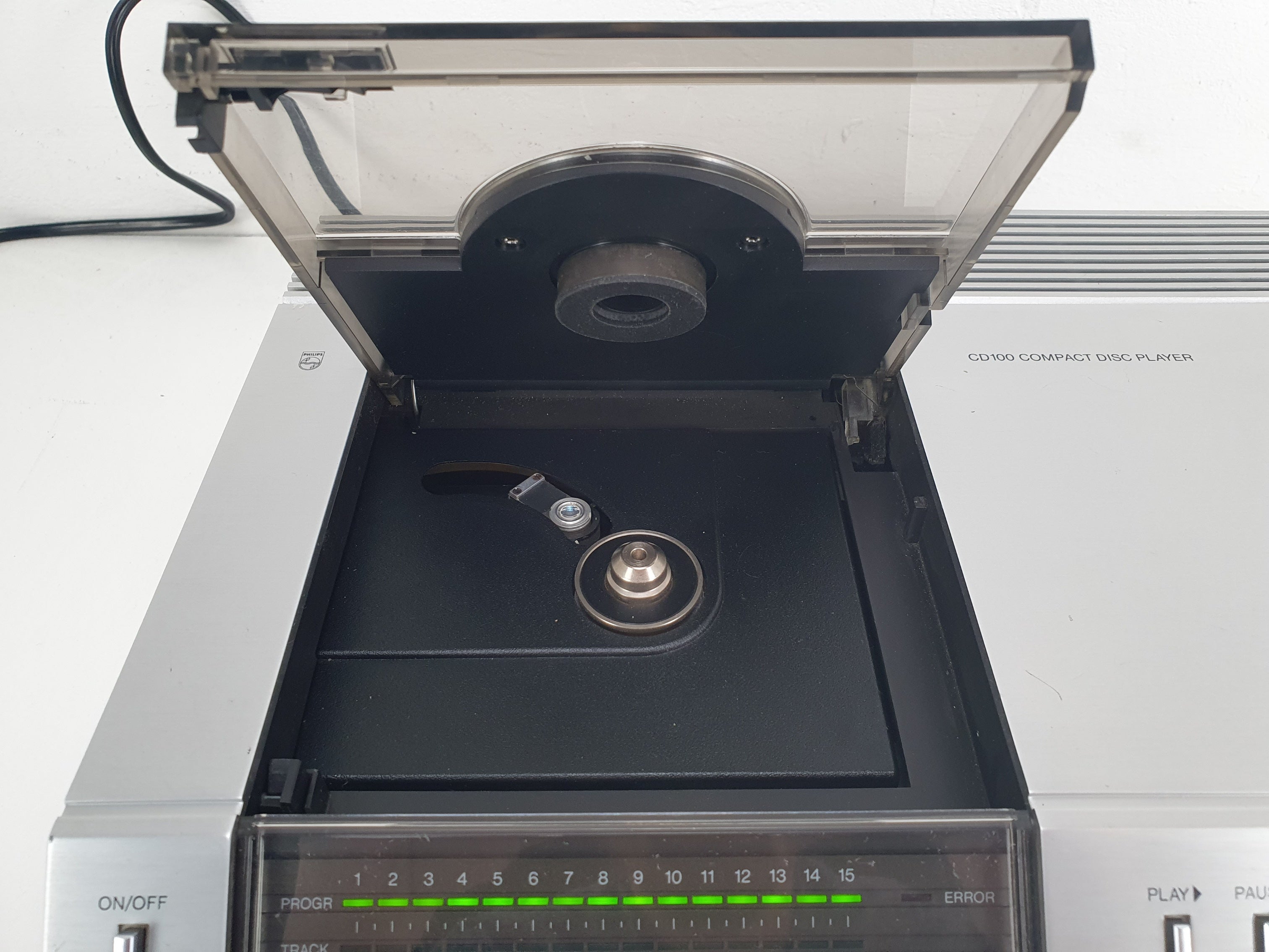 Philips CD100 cd-speler - Gemaakt in Nederland - Onderhoud uitgevoerd