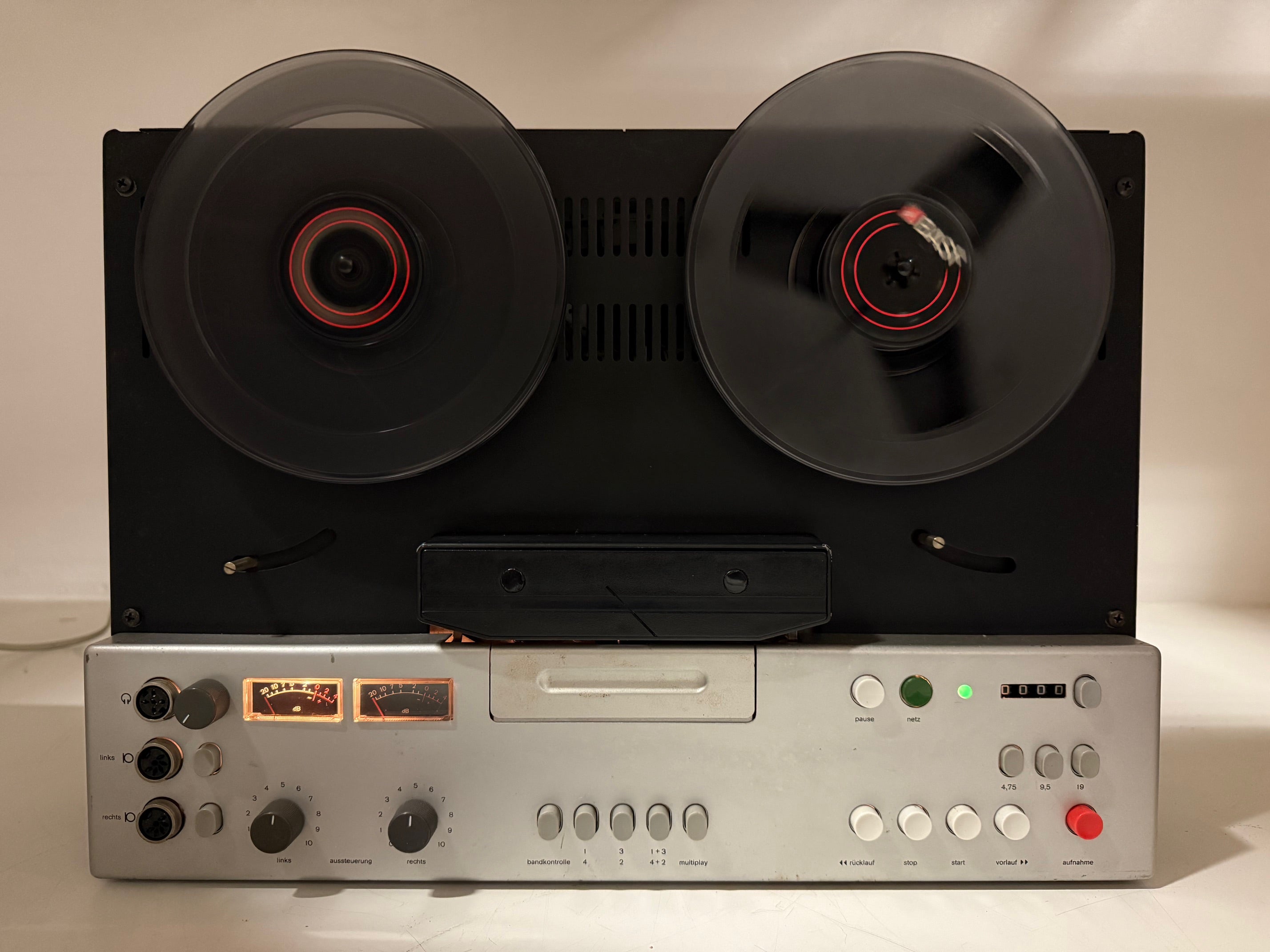 Braun TG1000/4 spoelbandrecorder 1/4" 18CM banddeck - Nieuwe riemen - Nieuwe opdruk