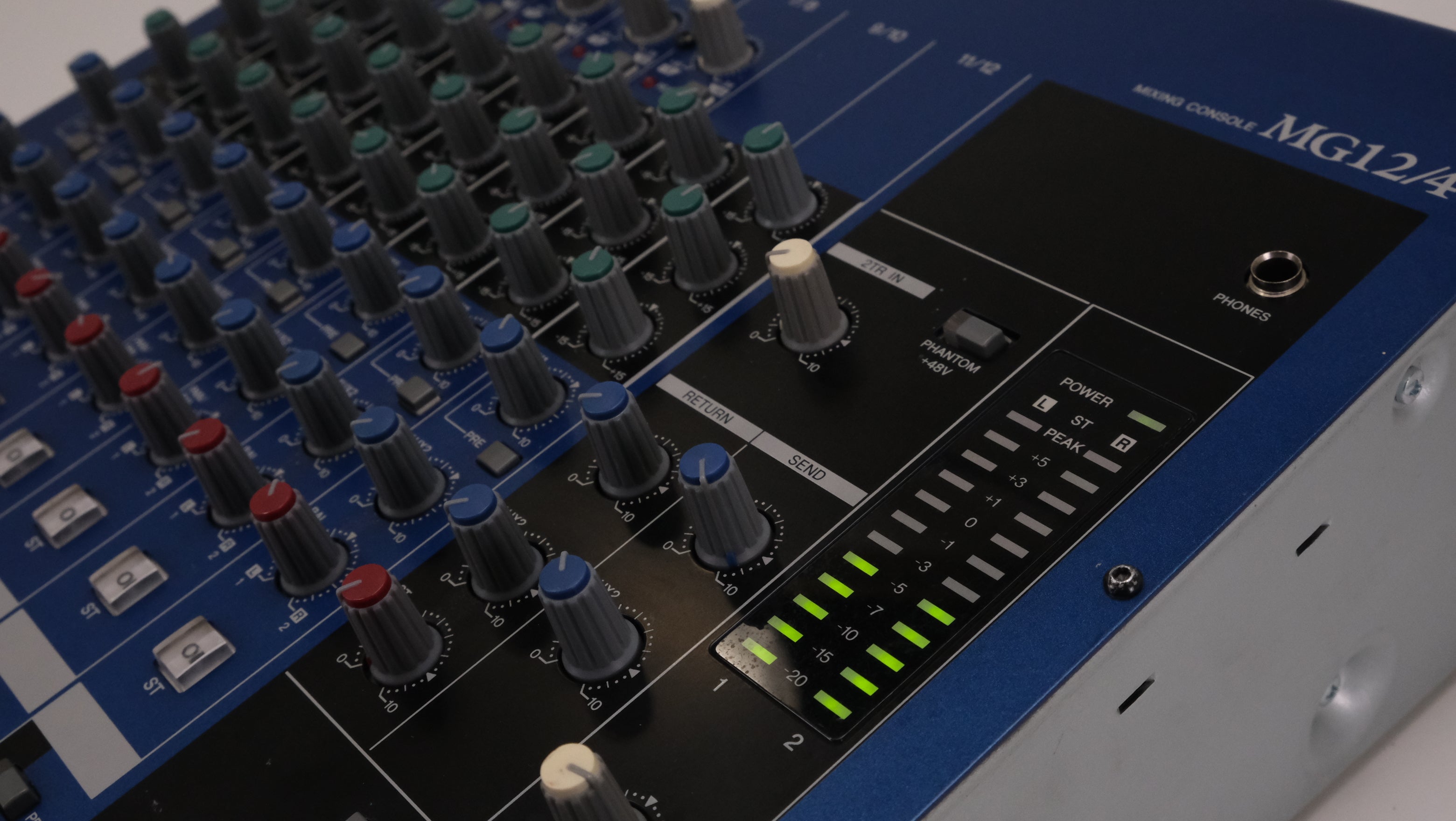 Yamaha MG12/4 - 8 channel Mixer in box