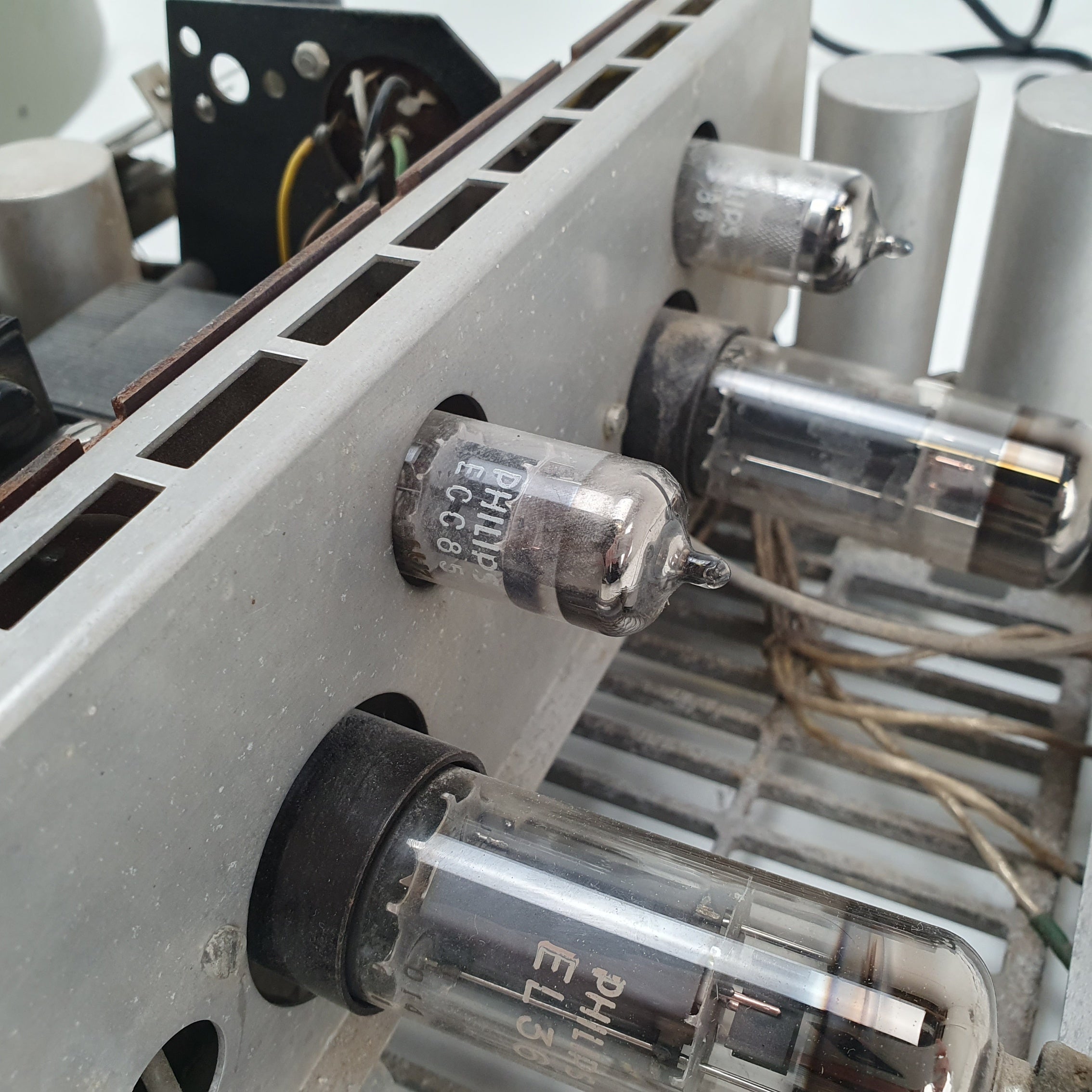 Philips EL 6415 4-kanaals buizenmixer/versterker met EL36- en ECC85-buizen