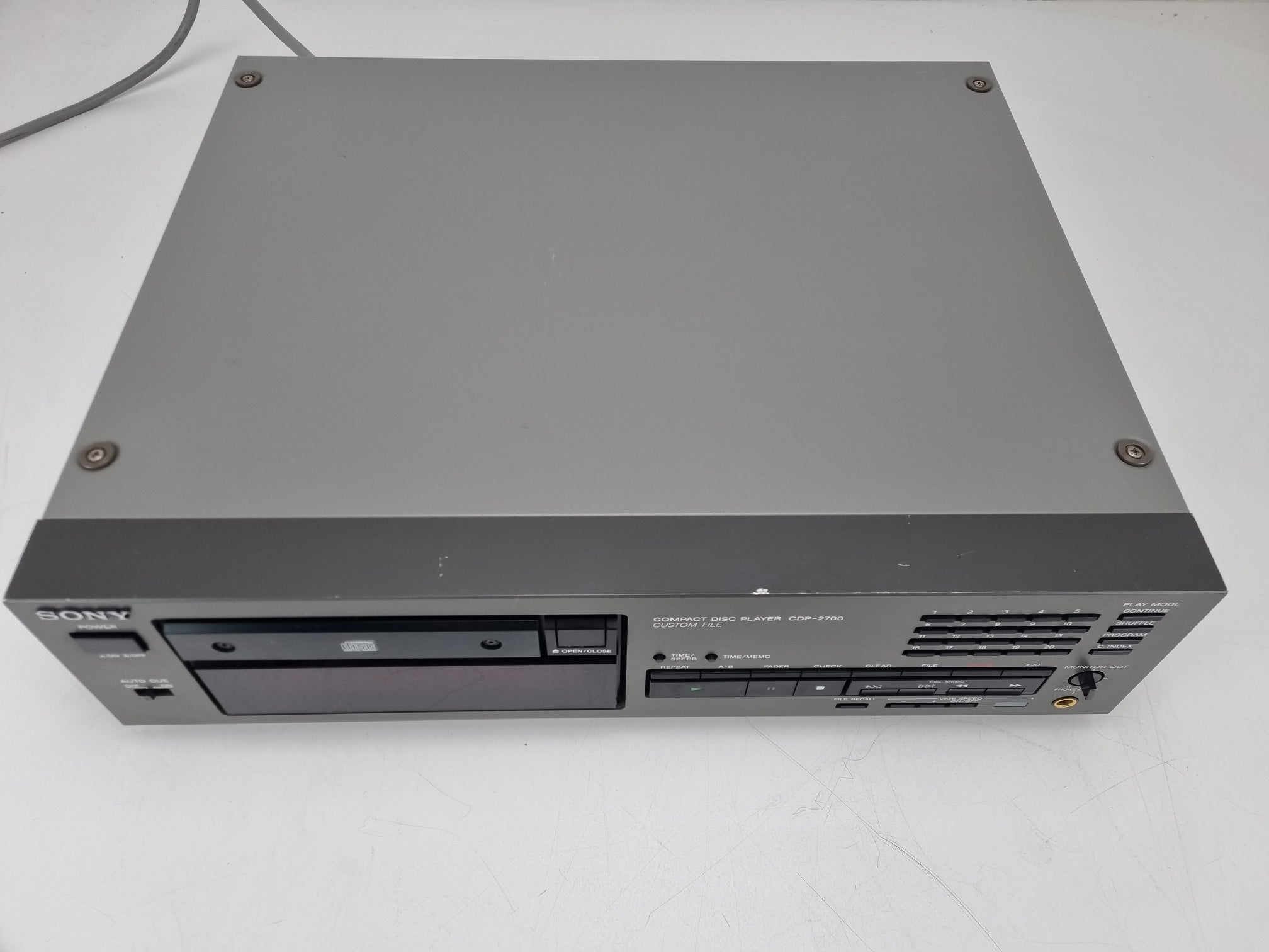 Sony CDP-2700 - Pro compact disc-speler - XLR-uitgang - In zeer goede staat