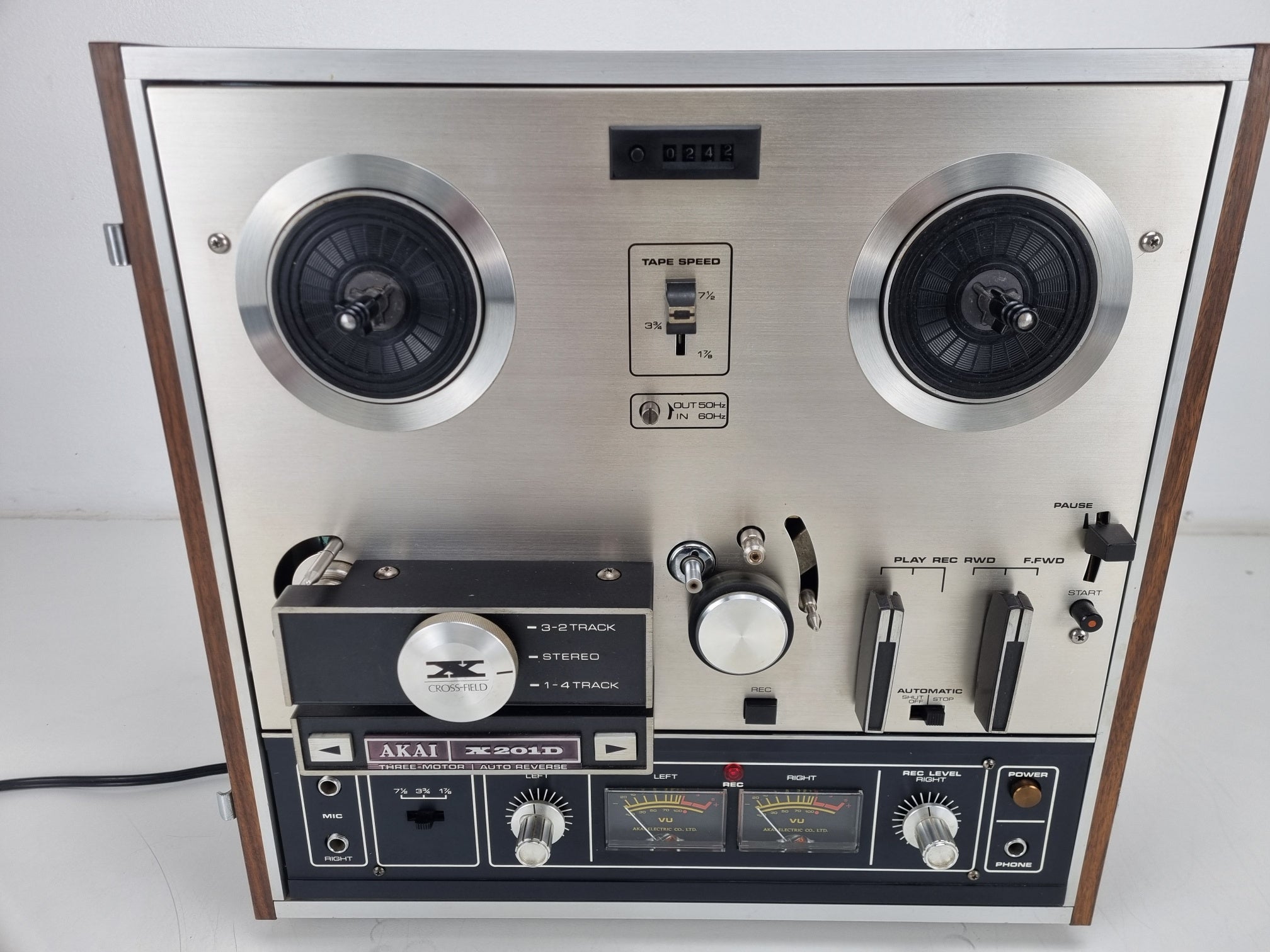 Akai X-201D - 1/4'' reel tot reel recorder -  4 track 2 channel - With lid