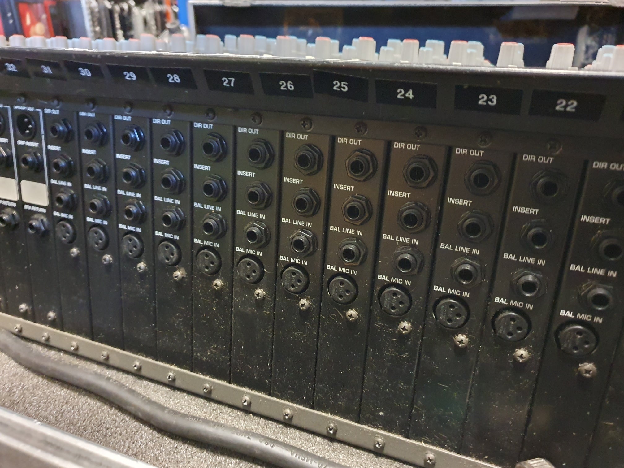 Crest Audio live/studio console - 32-8-2 - Incl PSU and flightcase - Sold as is