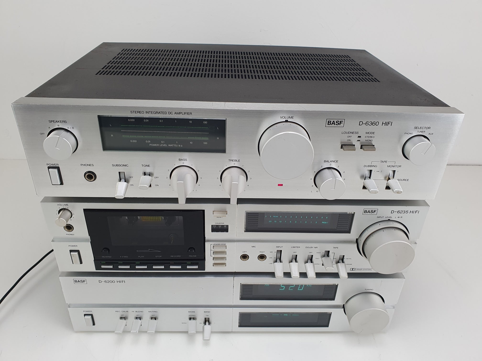 BASF Set D-6200 Tuner - D-6360 Stereo versterker D-6235 Cassettedeck