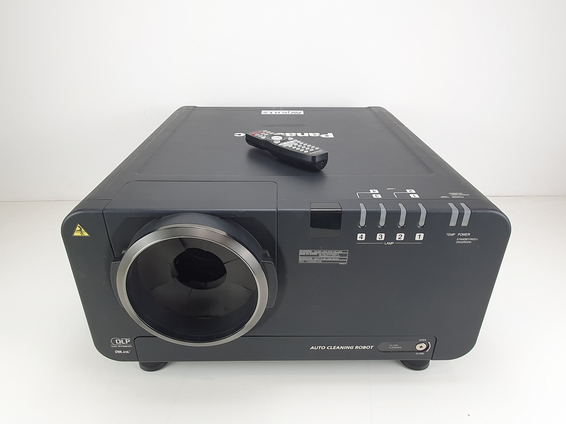 Panasonic PT-D1000E Big projector in flightcase, with flight frame,  ET-D75LE2