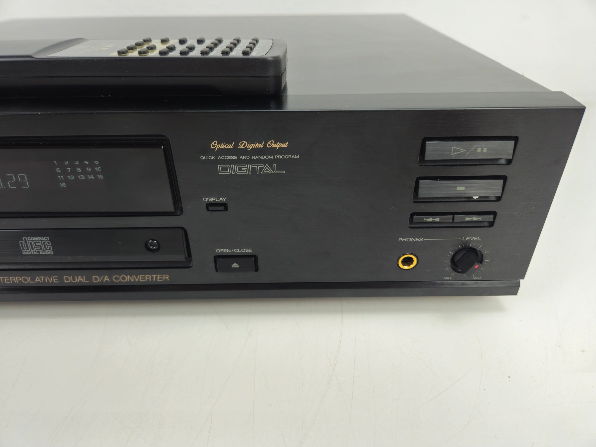 Akai - CD-37B - Compact Disc Player - With Remote