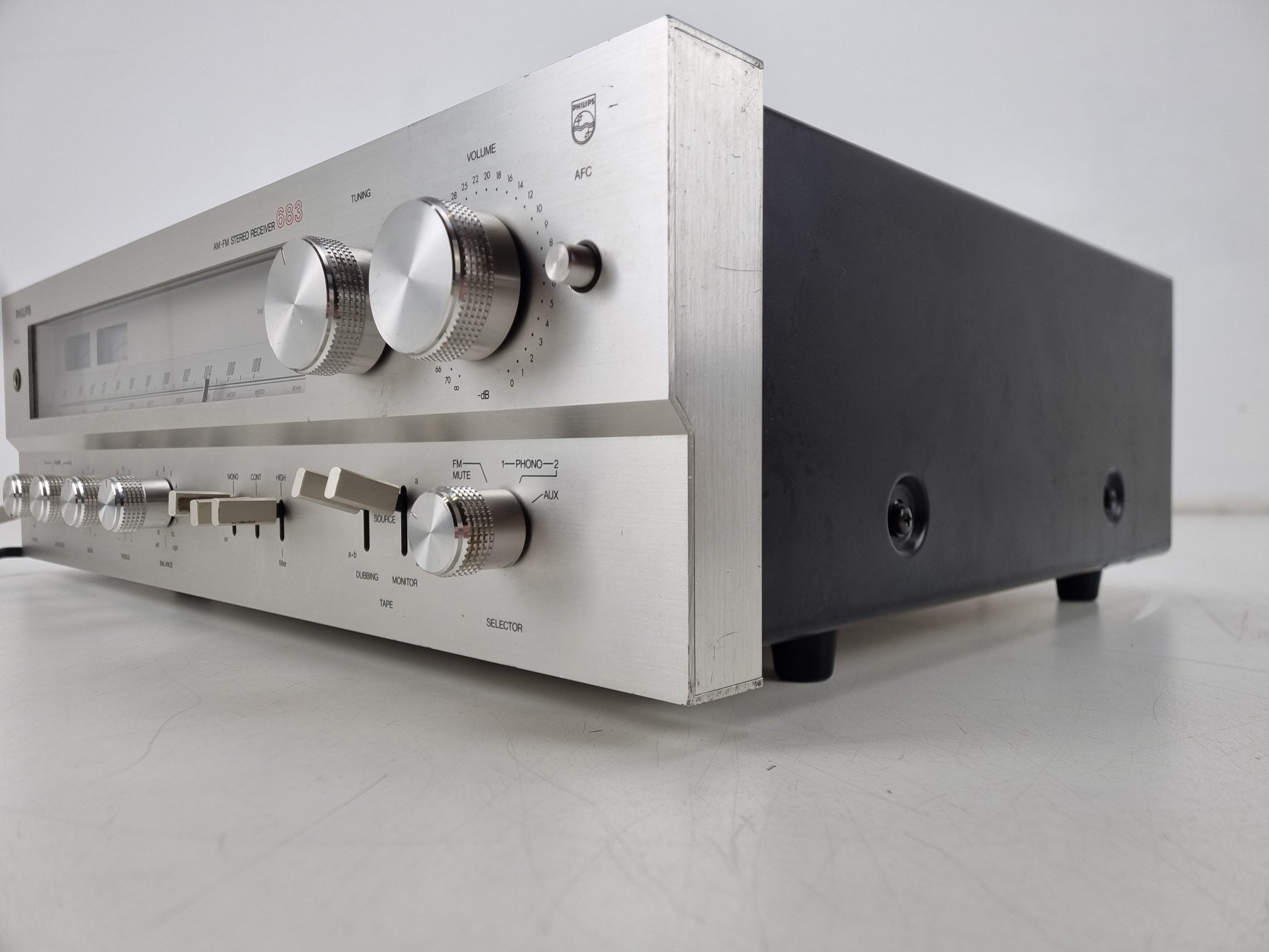 Philips AH-683- AM-FM STEREO RECEIVER- PotsCleaned - Replaced one switch - New lights