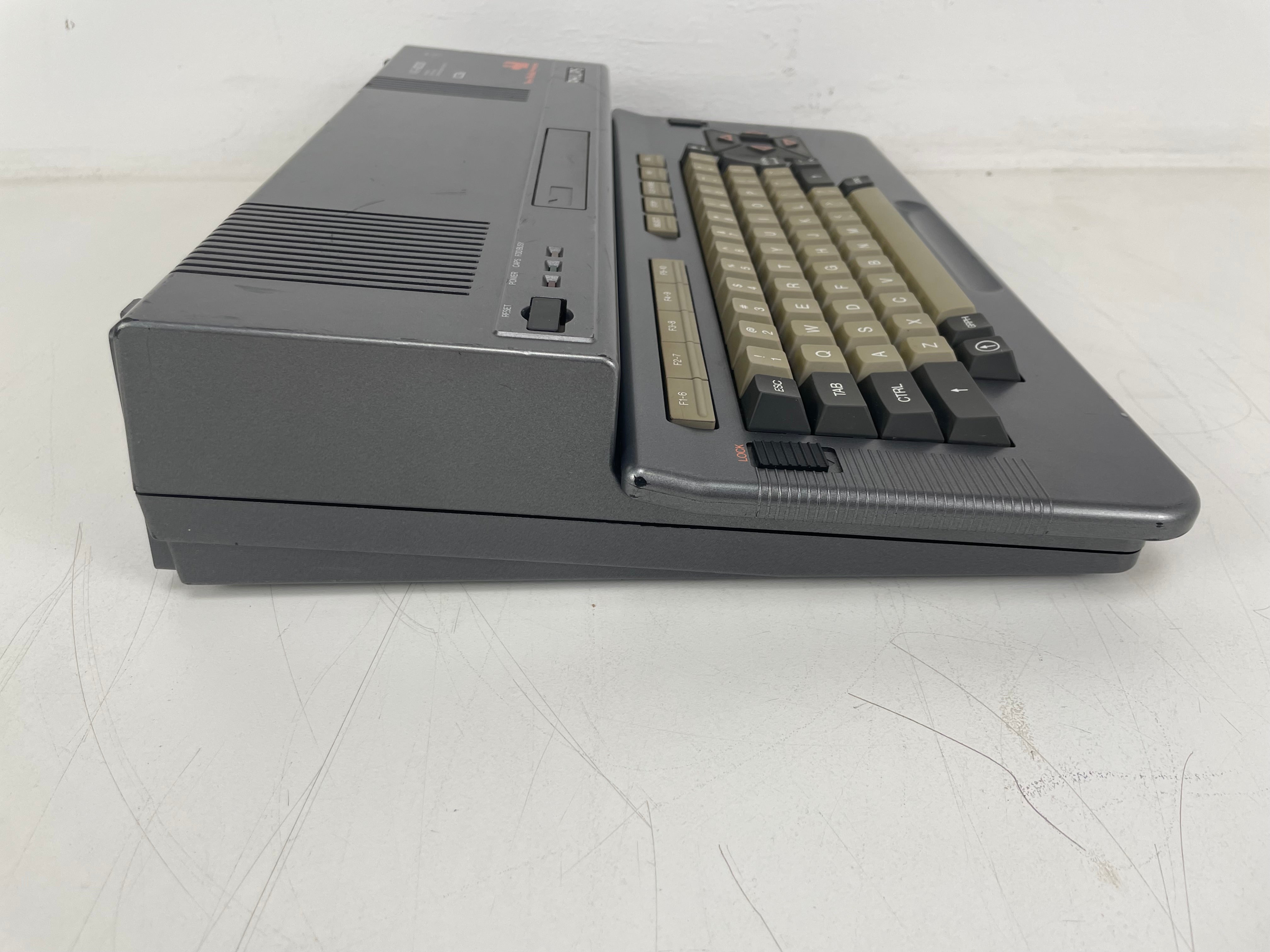 Philips - VG-8235 - MSX2 - QWERTY - Retro Computer - As Is