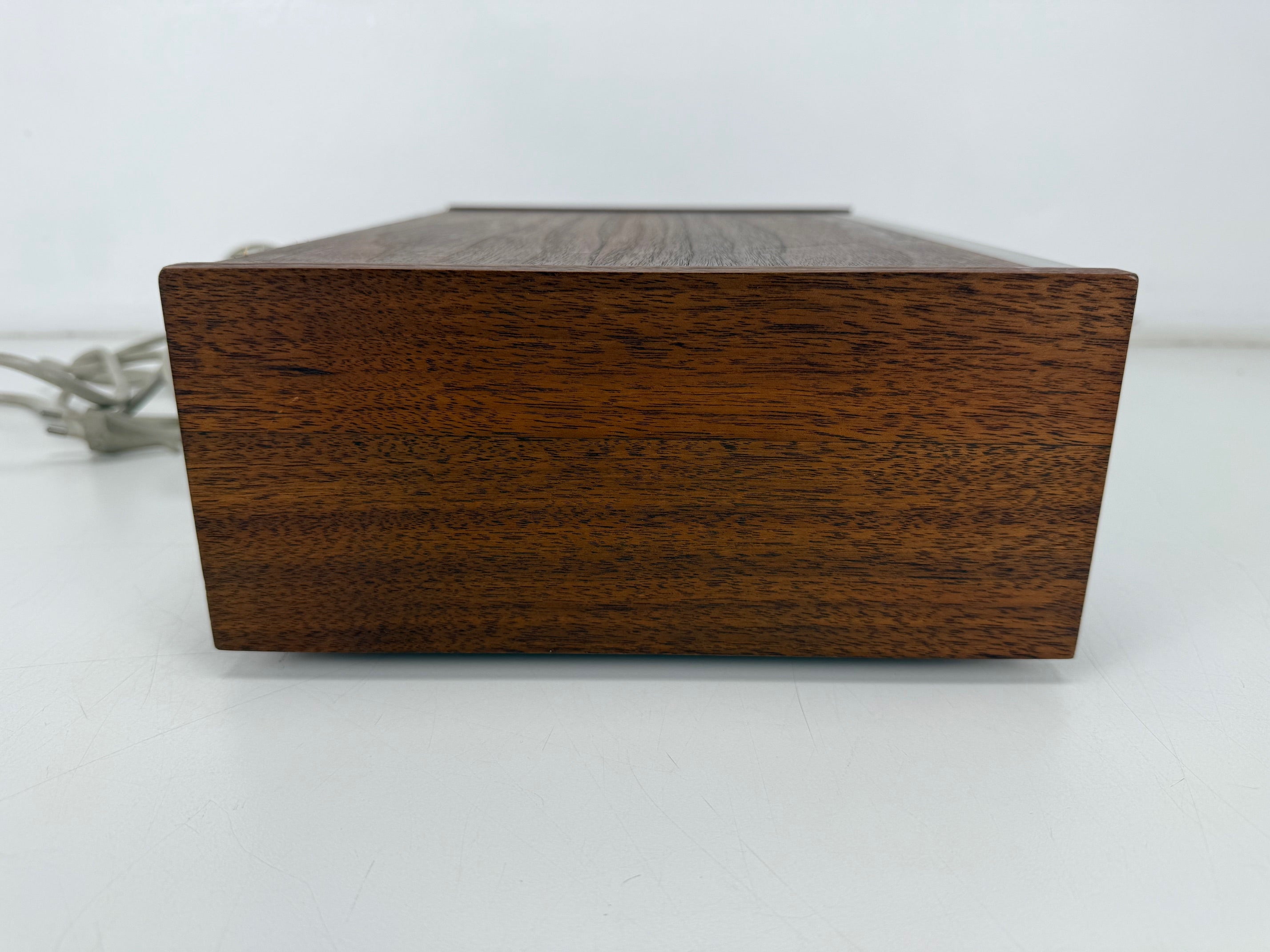 Roelofs RT-2200 AM-FM stereo tuner - Nieuwe schaalverlichting