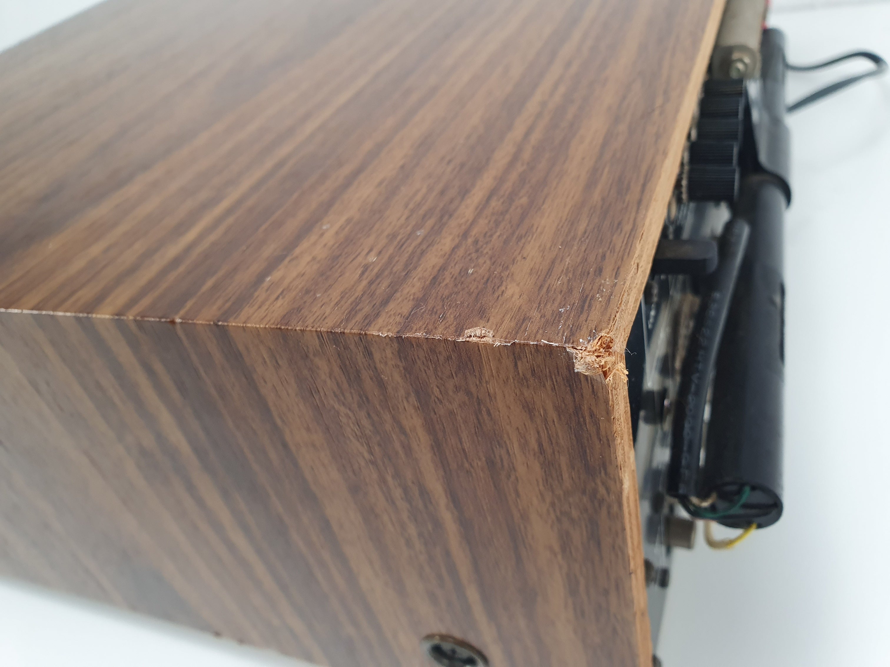 Akai AA-1020L, een mooie stereo-ontvanger, is volledig nagekeken en onderhouden.