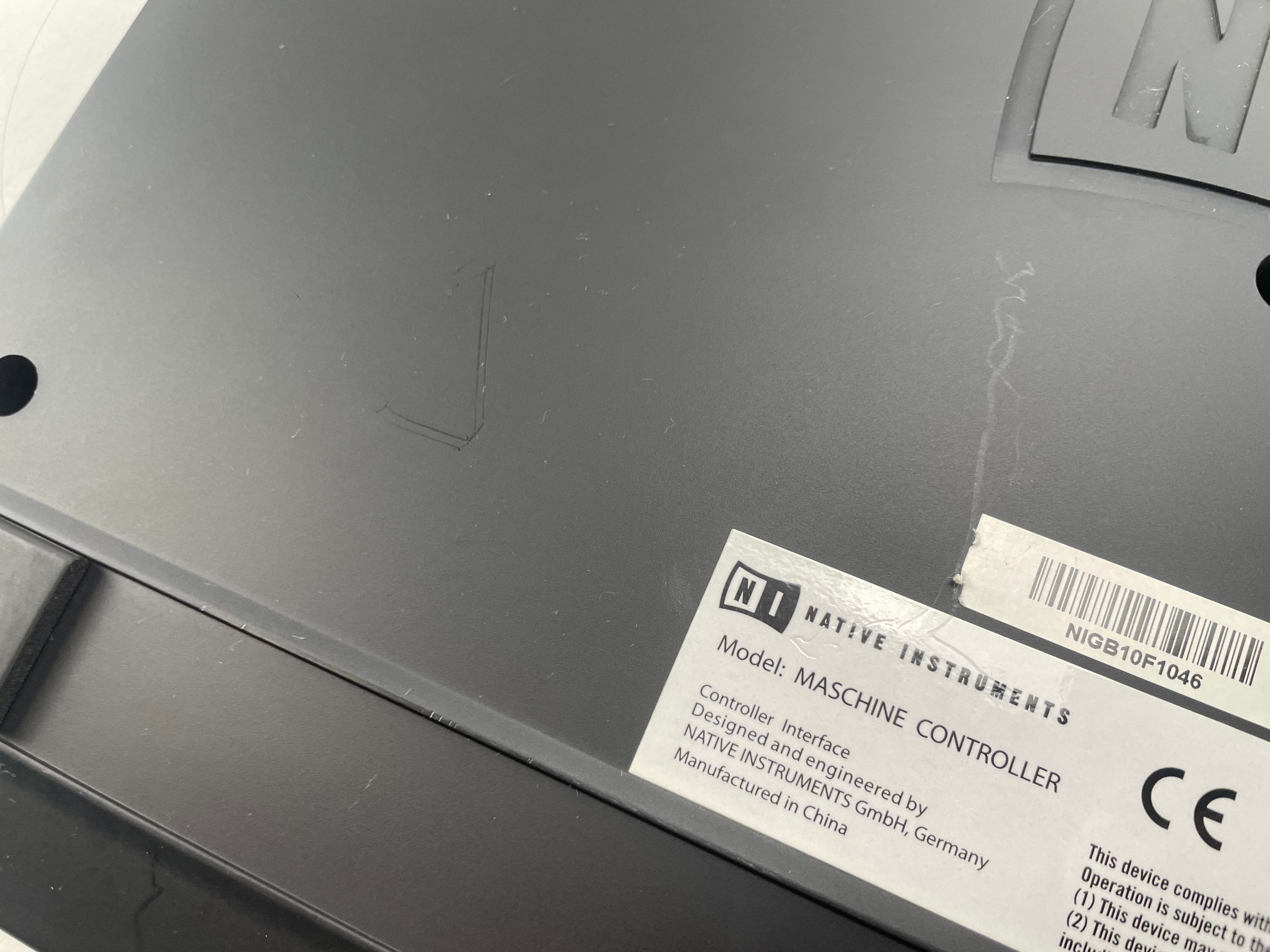 Native Instruments Maschine-Drumcomputer With CD - MK1 - Midi controller