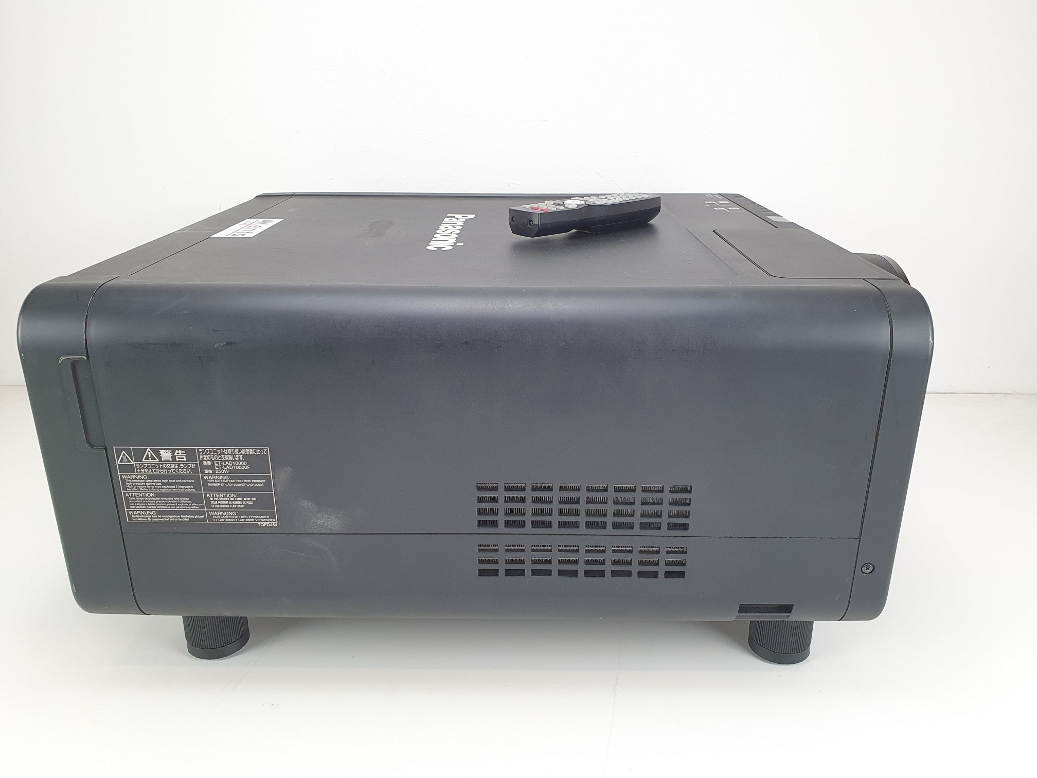 Panasonic PT-D1000E Big projector in flightcase, with flight frame,  ET-D75LE2