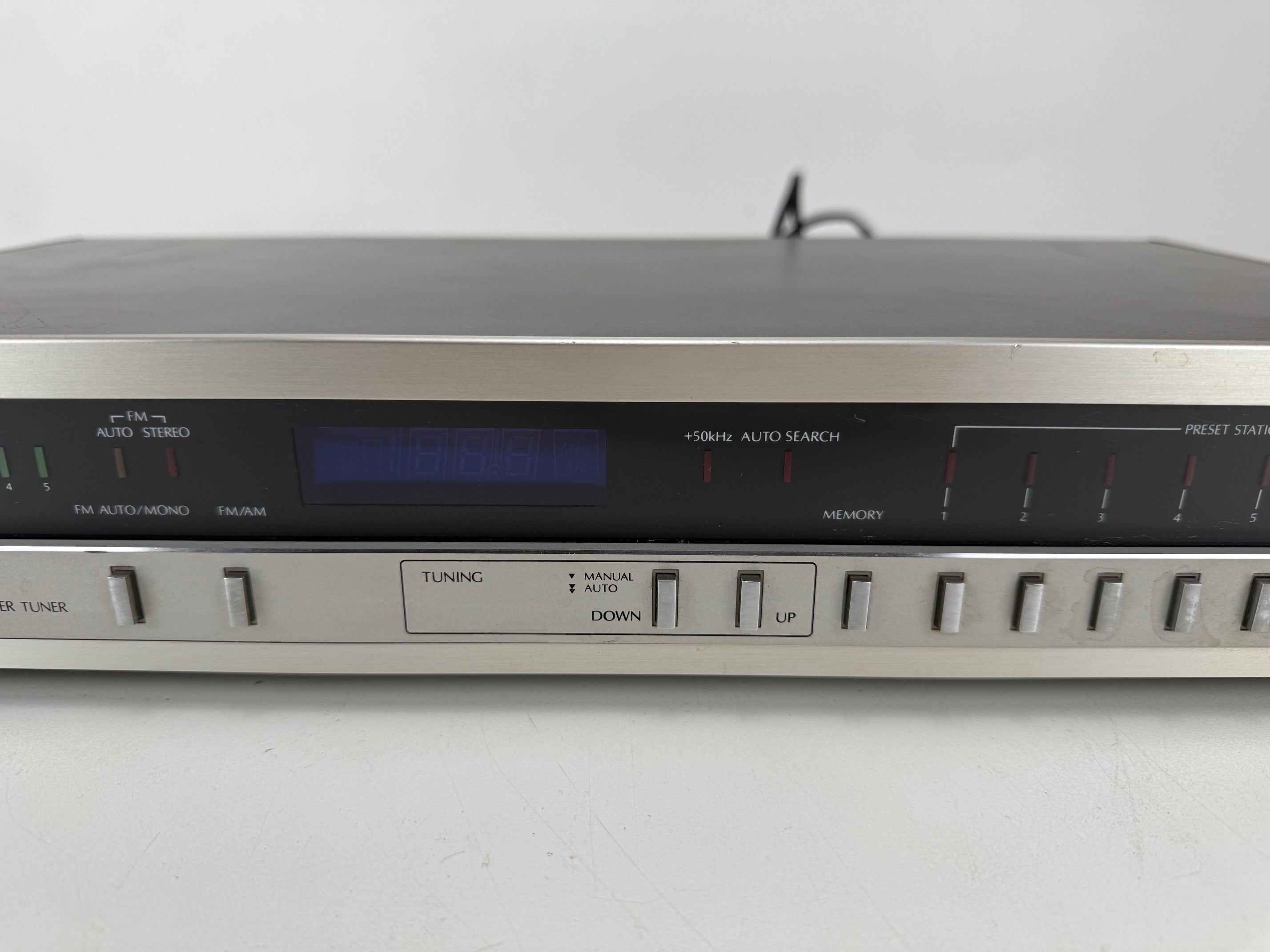 Sansui T-77 Synthesizer Tuner